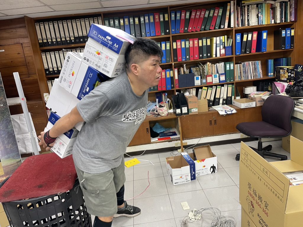 公司行號搬遷如何一日內快速有效率,完成企業搬家服務;除了公司搬遷前自行打包也可委託搬家公司搬遷時進行打包作業及OA屏風辦公室設備拆裝服務。