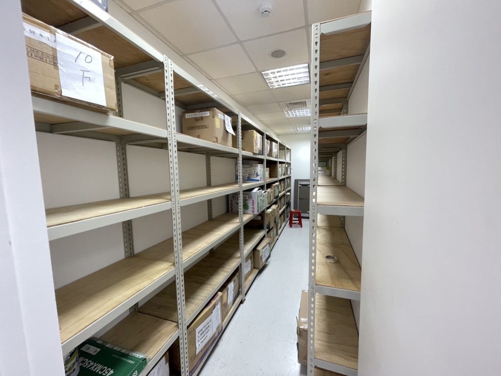 公司行號搬遷如何一日內快速有效率,完成企業搬家服務;除了公司搬遷前自行打包也可委託搬家公司搬遷時進行打包作業及OA屏風辦公室設備拆裝服務。