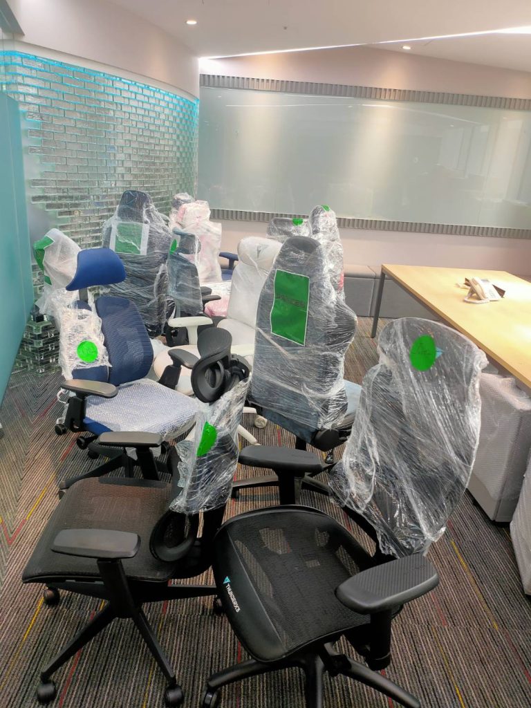 【榮福搬家公司】台北搬公司行號、南港搬公司行號、新北搬公司行號、雙北搬公司行號、中永和搬公司行號、板橋搬公司行號、基隆搬公司行號、五股搬公司行號、桃園搬公司行號、專人到公司打包整理推薦搬運辦公桌、文件資料櫃搬運、書櫃資料櫃搬運、辦公椅、搬資料櫃、辦公室遷移、搬會客桌、碎紙機、印表機、搬玻璃櫥白板、文件收納櫃拆組裝、書櫃拆組裝事務機搬運、搬電腦設備、個人辦公室搬遷、事務所搬遷、律師事務所搬遷、公司行號搬遷、政府機關搬遷、學校單位搬遷、辦公室專人打包裝箱、辦公文件專人打包裝箱分類、搬家紙箱、搬鐵櫃、搬保密文件、保密文件銷毀、搬工計時、搬工服務、人力搬運,針對顧客都秉持以用心實在專業搬家技巧,搬家實在用心值得您的信賴與選擇。歡迎來電咨詢02-2651-2727,榮福搬家有專員立即為您服務。