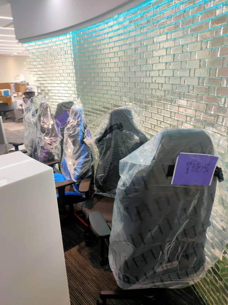 【榮福搬家公司】台北搬公司行號、南港搬公司行號、新北搬公司行號、雙北搬公司行號、中永和搬公司行號、板橋搬公司行號、基隆搬公司行號、五股搬公司行號、桃園搬公司行號、專人到公司打包整理推薦搬運辦公桌、文件資料櫃搬運、書櫃資料櫃搬運、辦公椅、搬資料櫃、辦公室遷移、搬會客桌、碎紙機、印表機、搬玻璃櫥白板、文件收納櫃拆組裝、書櫃拆組裝事務機搬運、搬電腦設備、個人辦公室搬遷、事務所搬遷、律師事務所搬遷、公司行號搬遷、政府機關搬遷、學校單位搬遷、辦公室專人打包裝箱、辦公文件專人打包裝箱分類、搬家紙箱、搬鐵櫃、搬保密文件、保密文件銷毀、搬工計時、搬工服務、人力搬運,針對顧客都秉持以用心實在專業搬家技巧,搬家實在用心值得您的信賴與選擇。歡迎來電咨詢02-2651-2727,榮福搬家有專員立即為您服務。