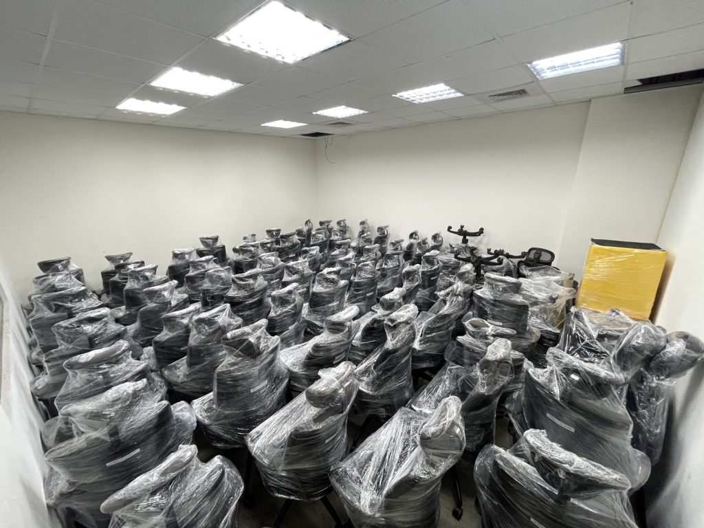 【榮福搬家公司】台北搬公司行號、南港搬公司行號、新北搬公司行號、雙北搬公司行號、中永和搬公司行號、板橋搬公司行號、基隆搬公司行號、五股搬公司行號、桃園搬公司行號、專人到公司打包整理推薦搬運辦公桌、文件資料櫃搬運、書櫃資料櫃搬運、辦公椅、搬資料櫃、辦公室遷移、搬會客桌、碎紙機、印表機、搬玻璃櫥白板、文件收納櫃拆組裝、書櫃拆組裝事務機搬運、搬電腦設備、個人辦公室搬遷、事務所搬遷、律師事務所搬遷、公司行號搬遷、政府機關搬遷、學校單位搬遷、辦公室專人打包裝箱、辦公文件專人打包裝箱分類、搬家紙箱、搬鐵櫃、搬保密文件、保密文件銷毀、搬工計時、搬工服務、人力搬運,針對顧客都秉持以用心實在專業搬家技巧,搬家實在用心值得您的信賴與選擇。歡迎來電咨詢02-2651-2727,榮福搬家有專員立即為您服務。