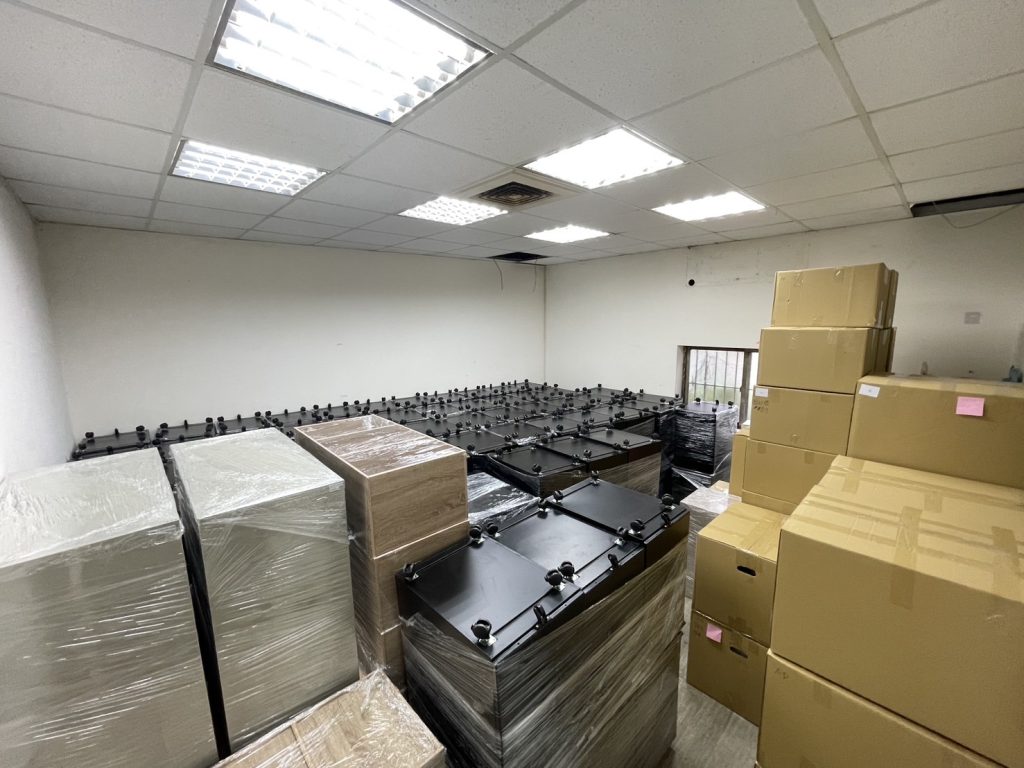【榮福搬家公司】台北搬公司行號、南港搬公司行號、新北搬公司行號、雙北搬公司行號、中永和搬公司行號、板橋搬公司行號、基隆搬公司行號、五股搬公司行號、桃園搬公司行號、專人到公司打包整理推薦搬運辦公桌、文件資料櫃搬運、書櫃資料櫃搬運、辦公椅、搬資料櫃、辦公室遷移、搬會客桌、碎紙機、印表機、搬玻璃櫥白板、文件收納櫃拆組裝、書櫃拆組裝事務機搬運、搬電腦設備、個人辦公室搬遷、事務所搬遷、律師事務所搬遷、公司行號搬遷、政府機關搬遷、學校單位搬遷、辦公室專人打包裝箱、辦公文件專人打包裝箱分類、搬家紙箱、搬鐵櫃、搬保密文件、保密文件銷毀、搬工計時、搬工服務、人力搬運,針對顧客都秉持以用心實在專業搬家技巧,搬家實在用心值得您的信賴與選擇。歡迎來電咨詢02-2651-2727,榮福搬家有專員立即為您服務。