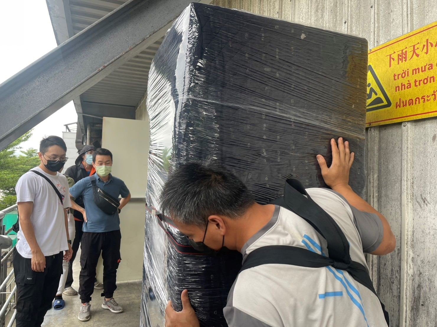 台北單搬重物∣南港單搬重物∣新北單搬重物∣雙北單搬重物∣汐止單搬重物∣五股單搬重物∣中永和單搬重物∣板橋單搬重物∣桃園單搬重物推薦【榮福搬家】屬專業搬家細膩運唯一首選，累積20年各式各樣特殊重物的搬運經驗，專業敏捷快速完成您的各項搬運任務。榮福搬家具備精緻包裝搬運「細膩包裝、專業搬運、用心服務、以客為尊」是榮福搬家公司的宗旨與精神。歡迎立即來電02-2651-2727專人服務。