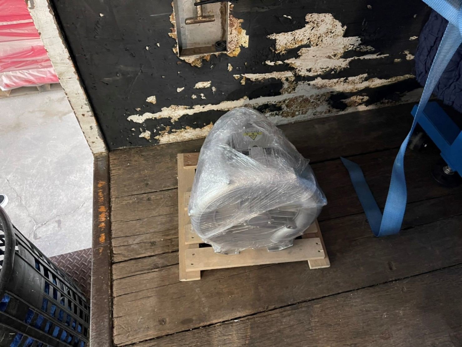 各式機台搬運、搬重物【榮福搬家公司】搬雷射雕刻切割機、石墩搬運、搬石頭椅、搬石頭桌、搬洗衣機、搬大型販賣機、大型健身器材搬運、大型廚房設備搬運、搬三角琴、搬超低溫冷凍櫃、搬披薩窯、精搬金庫、搬保險櫃、搬按摩椅、搬電動床、搬醫療床、搬電動醫療床、精搬魚缸、精搬鋼琴、跨縣市搬家、搬工計時、人力搬運、搬運、搬床墊、營業用冰箱搬運、搬家具、搬家首選、吊掛搬運、吊家具搬運、特殊重物搬運、專搬重物、新北搬家推薦、搬家公司、基隆搬家、南港搬家、桃園搬家公司、台北搬家公司推薦:大台北搬家,精緻包裝搬運「細膩包裝、專業搬運、用心服務、以客為尊」是榮福搬家公司的宗旨與精神。歡迎立即來電02-2651-2727專人服務。 各式機台搬運、搬重物【榮福搬家公司】搬雷射雕刻切割機、石墩搬運、搬石頭椅、搬石頭桌、搬洗衣機、搬大型販賣機、大型健身器材搬運、大型廚房設備搬運、搬三角琴、搬超低溫冷凍櫃、搬披薩窯、精搬金庫、搬保險櫃、搬按摩椅、搬電動床、搬醫療床、搬電動醫療床、精搬魚缸、精搬鋼琴、跨縣市搬家、搬工計時、人力搬運、搬運、搬床墊、營業用冰箱搬運、搬家具、搬家首選、吊掛搬運、吊家具搬運、特殊重物搬運、專搬重物、新北搬家推薦、搬家公司、基隆搬家、南港搬家、桃園搬家公司、台北搬家公司推薦:大台北搬家,精緻包裝搬運「細膩包裝、專業搬運、用心服務、以客為尊」是榮福搬家公司的宗旨與精神。歡迎立即來電02-2651-2727專人服務。