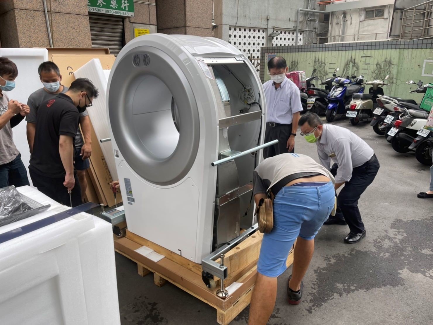 特殊搬運、搬重物【榮福搬家】醫療器材、醫療設備搬運、斷層掃苗儀器搬運、搬單一物件、南港搬家、桃園搬家公司推薦、新北搬家公司推薦、可配合醫院搬運、生技科學儀器搬運、海關箱待拆、醫療儀器專業搬運、廠房遷移、公司行號搬、專搬重物、搬工服務、人力搬運,針對顧客都秉持以用心實在專業搬家技巧,搬家實在用心值得您的信賴與選擇。歡迎來電咨詢02-2651-2727,榮福搬家有專員立即為您服務。 特殊搬運、搬重物【榮福搬家】醫療器材、醫療設備搬運、斷層掃苗儀器搬運、搬單一物件、南港搬家、桃園搬家公司推薦、新北搬家公司推薦、可配合醫院搬運、生技科學儀器搬運、海關箱待拆、醫療儀器專業搬運、廠房遷移、公司行號搬、專搬重物、搬工服務、人力搬運,針對顧客都秉持以用心實在專業搬家技巧,搬家實在用心值得您的信賴與選擇。歡迎來電咨詢02-2651-2727,榮福搬家有專員立即為您服務。