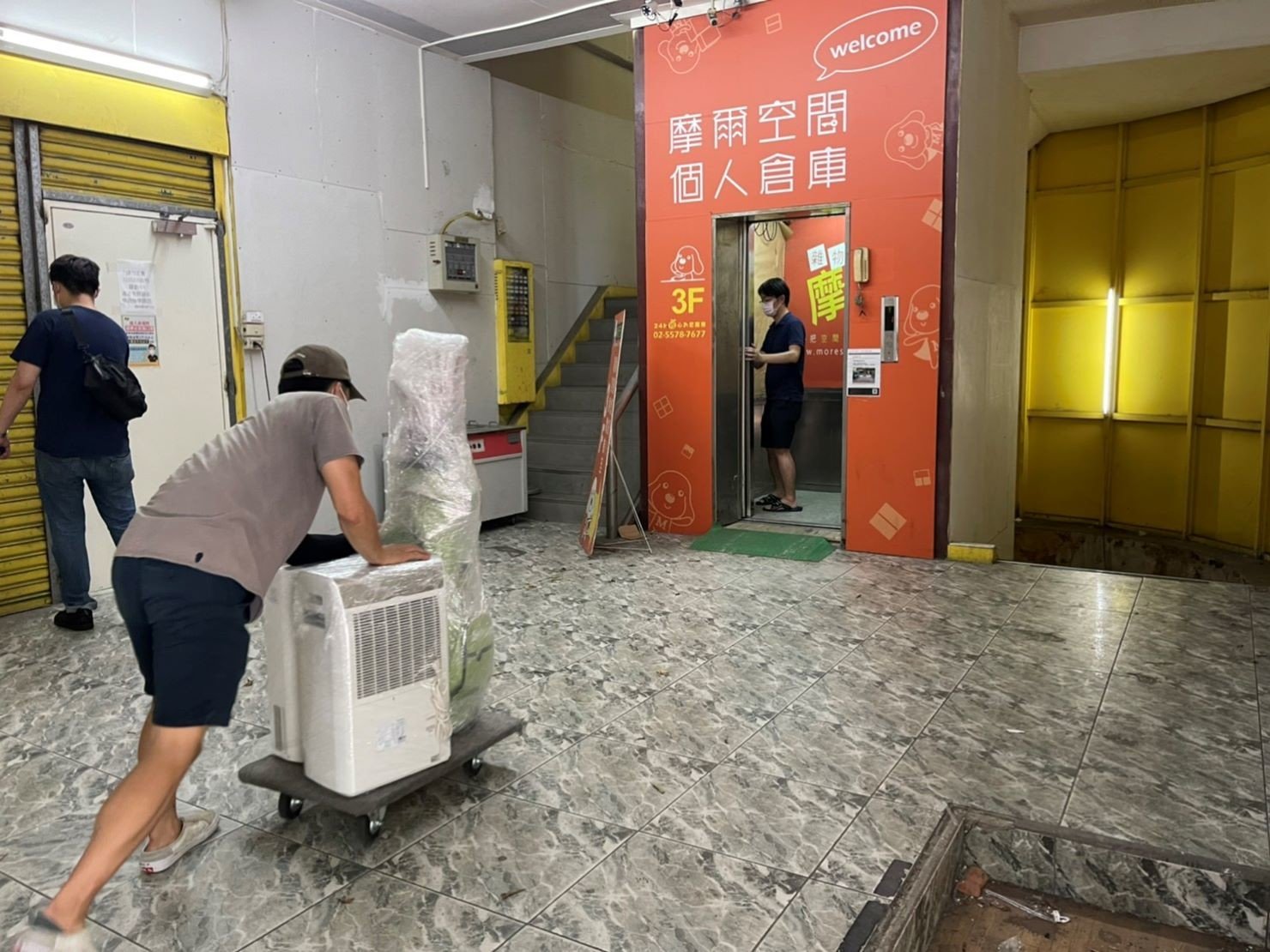 搬家公司推薦、新北搬家推薦【榮福搬家公司】南港搬家、桃園搬家公司推薦、台北搬家公司推薦、搬家具、冰箱搬運、基隆搬家、搬家電、床墊搬運、倉儲搬運、沙發搬運、搬茶几、床組拆裝、衣櫃拆裝、衣櫃搬運、洗衣機搬運、搬運餐桌、搬按摩椅、單件家具運送、跨縣市搬家、吊車搬家、吊車搬運、吊掛家具搬運、無痛搬家、大型家具搬運、家庭搬家、搬鋼琴、搬工計時、搬工服務、人力搬運、搬運、搬家紙箱,針對顧客都秉持以用心實在專業搬家技巧,搬家實在用心值得您的信賴與選擇。歡迎來電咨詢02-2651-2727,榮福搬家有專員立即為您服務。 搬家公司推薦、新北搬家推薦【榮福搬家公司】南港搬家、桃園搬家公司推薦、台北搬家公司推薦、搬家具、冰箱搬運、基隆搬家、搬家電、床墊搬運、倉儲搬運、沙發搬運、搬茶几、床組拆裝、衣櫃拆裝、衣櫃搬運、洗衣機搬運、搬運餐桌、搬按摩椅、單件家具運送、跨縣市搬家、吊車搬家、吊車搬運、吊掛家具搬運、無痛搬家、大型家具搬運、家庭搬家、搬鋼琴、搬工計時、搬工服務、人力搬運、搬運、搬家紙箱,針對顧客都秉持以用心實在專業搬家技巧,搬家實在用心值得您的信賴與選擇。歡迎來電咨詢02-2651-2727,榮福搬家有專員立即為您服務。