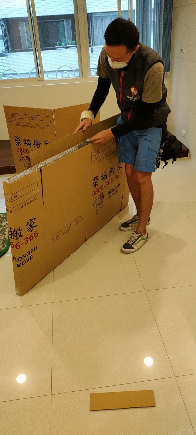 只需搬一件物品?搬運單一展演電視架【榮福搬家公司】搬運65吋電視,搬運70吋電視,搬運80吋電視、記者會電視架、婚宴電視架、會議簡報電視架、展覽電視架、電視廣告看板、搬工計時、搬家具、搬家首選、新北搬家公司推薦、搬家車、搬家公司、基隆搬家、南港搬家、桃園搬家公司推薦、台北搬家公司推薦:大台北搬家,精緻包裝搬運「細膩包裝、專業搬運、用心服務、以客為尊」是榮福搬家公司的宗旨與精神。歡迎立即來電02-2651-2727專人服務。 只需搬一件物品?搬運單一展演電視架【榮福搬家公司】搬運65吋電視,搬運70吋電視,搬運80吋電視、記者會電視架、婚宴電視架、會議簡報電視架、展覽電視架、電視廣告看板、搬工計時、搬家具、搬家首選、新北搬家公司推薦、搬家車、搬家公司、基隆搬家、南港搬家、桃園搬家公司推薦、台北搬家公司推薦:大台北搬家,精緻包裝搬運「細膩包裝、專業搬運、用心服務、以客為尊」是榮福搬家公司的宗旨與精神。歡迎立即來電02-2651-2727專人服務。