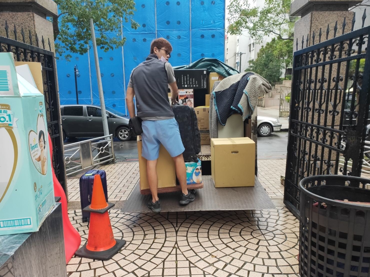 搬家公司推薦、新北搬家推薦【榮福搬家公司】南港搬家、桃園搬家公司推薦、台北搬家公司推薦、搬家具、冰箱搬運、基隆搬家、搬家電、床墊搬運、大型家具搬運、單件家具運送、跨縣市搬家、搬家首選、搬公司行號、家庭搬家、搬鋼琴、搬工、搬運、搬家紙箱、吊家具搬運、沙發搬運、衣櫃搬運、拆裝家具,針對顧客都秉持以用心實在專業搬家技巧,搬家實在用心值得您的信賴與選擇。優質搬家,包裝搬運「細膩包裝、專業搬運、用心服務、以客為尊」是榮福搬家公司的宗旨與精神。歡迎立即來電02-2651-2727專人服務。系統式家具拆裝找專業的榮福搬家就對了。 搬家公司推薦、新北搬家推薦【榮福搬家公司】南港搬家、桃園搬家公司推薦、台北搬家公司推薦、搬家具、冰箱搬運、基隆搬家、搬家電、床墊搬運、大型家具搬運、單件家具運送、跨縣市搬家、搬家首選、搬公司行號、家庭搬家、搬鋼琴、搬工、搬運、搬家紙箱、吊家具搬運、沙發搬運、衣櫃搬運、拆裝家具,針對顧客都秉持以用心實在專業搬家技巧,搬家實在用心值得您的信賴與選擇。優質搬家,包裝搬運「細膩包裝、專業搬運、用心服務、以客為尊」是榮福搬家公司的宗旨與精神。歡迎立即來電02-2651-2727專人服務。系統式家具拆裝找專業的榮福搬家就對了。