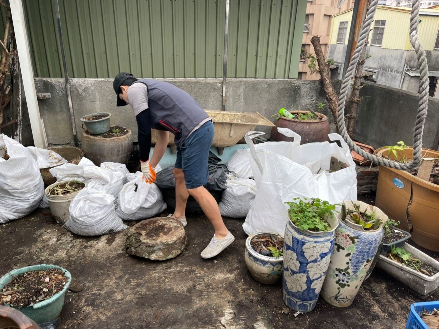 清垃圾、搬家公司推薦、新北搬家公司推薦、搬家首選【榮福搬家公司】南港搬家、桃園搬家公司推薦、台北搬家公司推薦、搬垃圾處理、家庭廢棄物清運、廢棄物處理、搬運廢棄物、家具垃圾處理、清運、大型家具丟棄、冰箱搬運、基隆搬家、大型垃圾清運、床墊搬運、搬衣櫃、搬大型家具、公司行號搬遷、家庭搬家、廢棄家具處理清運、搬工計時、人工搬運、家庭垃圾清運、搬運、垃圾清運價格,針對顧客都秉持以用心實在專業搬家技巧,搬家實在用心值得您的信賴與選擇。歡迎來電咨詢02-2651-2727,榮福搬家有專員立即為您服務。 清垃圾、搬家公司推薦、新北搬家公司推薦、搬家首選【榮福搬家公司】南港搬家、桃園搬家公司推薦、台北搬家公司推薦、搬垃圾處理、家庭廢棄物清運、廢棄物處理、搬運廢棄物、家具垃圾處理、清運、大型家具丟棄、冰箱搬運、基隆搬家、大型垃圾清運、床墊搬運、搬衣櫃、搬大型家具、公司行號搬遷、家庭搬家、廢棄家具處理清運、搬工計時、人工搬運、家庭垃圾清運、搬運、垃圾清運價格,針對顧客都秉持以用心實在專業搬家技巧,搬家實在用心值得您的信賴與選擇。歡迎來電咨詢02-2651-2727,榮福搬家有專員立即為您服務。