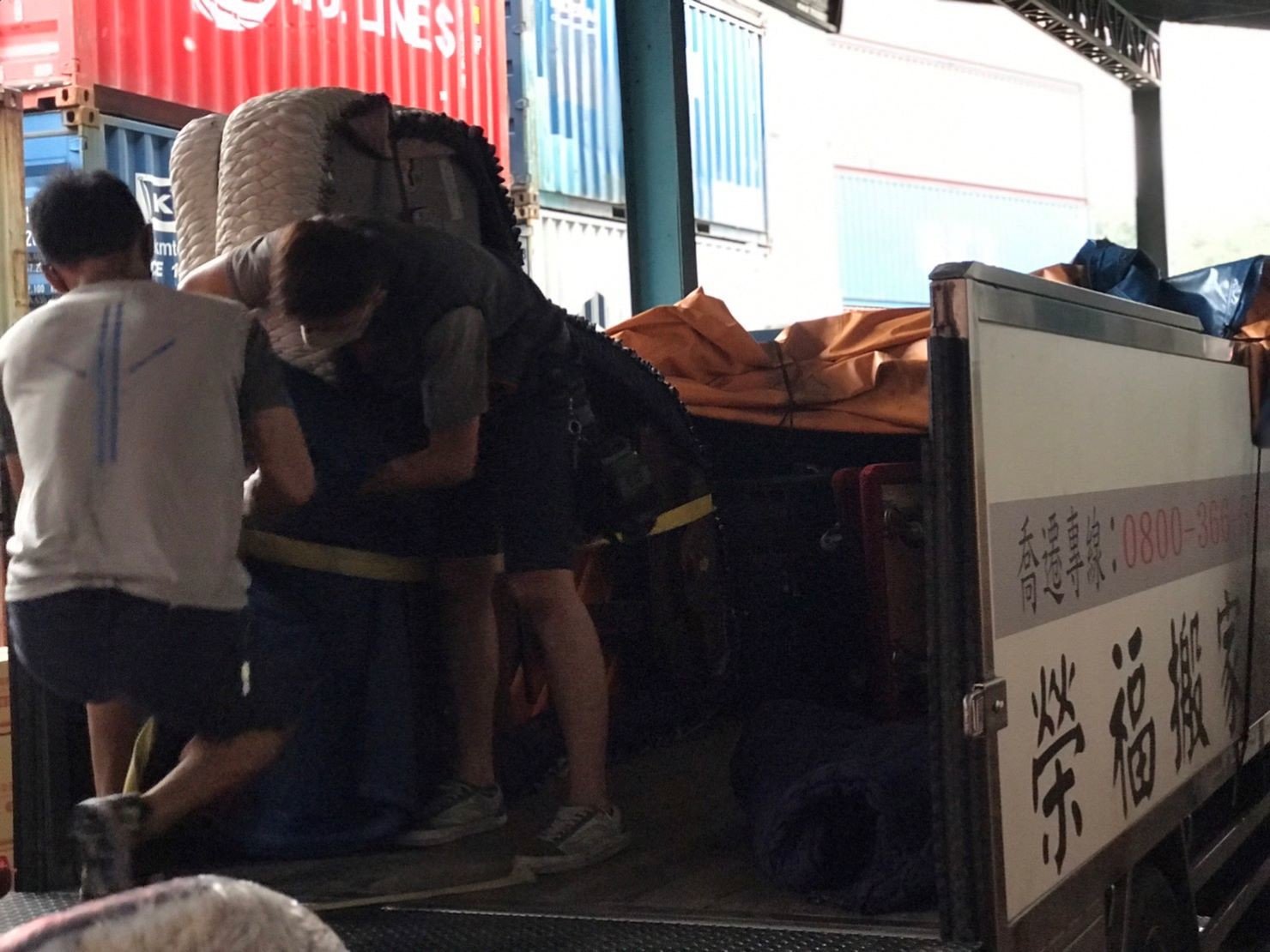 特殊搬運、搬重物【榮福搬家公司】精緻包裝鋼琴、演奏鋼琴、三角鋼琴、鋼琴搬運、音樂廳平台式鋼琴搬運、演奏會平台式鋼琴搬運、飯店平台式鋼琴搬運、跨縣市搬鋼琴、鋼琴室內移動、搬鋼琴首選、鋼琴吊掛搬運、專搬重物、搬重物技巧、新北鋼琴搬運公司推薦、大台北鋼琴搬運公司、桃園鋼琴搬運公司、新竹鋼琴搬運公司、台北搬家公司推薦:大台北搬家,精緻包裝搬運「細膩包裝、專業搬運、用心服務、以客為尊」是榮福搬家公司的宗旨與精神。歡迎立即來電02-2651-2727專人服務。 特殊搬運、搬重物【榮福搬家公司】精緻包裝鋼琴、演奏鋼琴、三角鋼琴、鋼琴搬運、音樂廳平台式鋼琴搬運、演奏會平台式鋼琴搬運、飯店平台式鋼琴搬運、跨縣市搬鋼琴、鋼琴室內移動、搬鋼琴首選、鋼琴吊掛搬運、專搬重物、搬重物技巧、新北鋼琴搬運公司推薦、大台北鋼琴搬運公司、桃園鋼琴搬運公司、新竹鋼琴搬運公司、台北搬家公司推薦:大台北搬家,精緻包裝搬運「細膩包裝、專業搬運、用心服務、以客為尊」是榮福搬家公司的宗旨與精神。歡迎立即來電02-2651-2727專人服務。