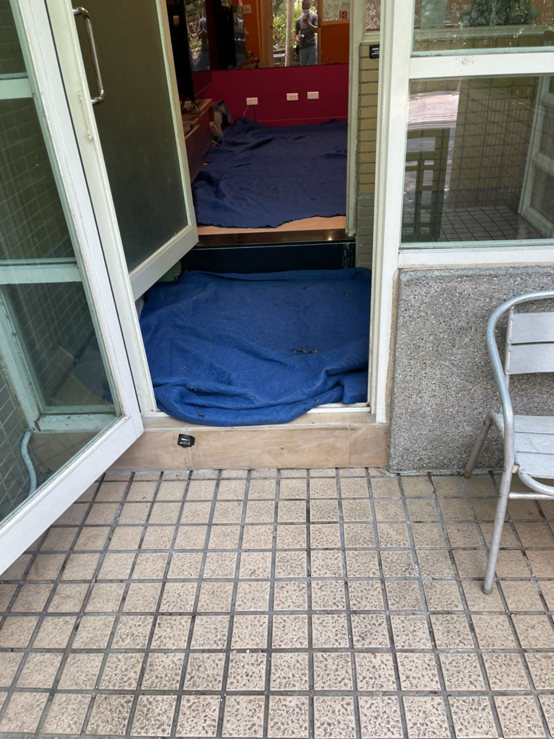 盆栽搬運、搬重物【榮福搬家公司】石墩搬運、搬石頭桌椅、搬洗衣機、搬醫療床、搬神明桌、精搬金庫、搬保險櫃、精搬魚缸、精搬鋼琴、家庭搬家、跨縣市搬家、搬工計時、人力搬運、搬運、搬床墊、冰箱搬運、搬家具、搬家首選、吊掛搬運、吊家具搬運、特殊重物搬運、專搬重物、搬重物技巧、新北搬家公司推薦、搬家車、搬家公司、基隆搬家、南港搬家、桃園搬家公司推薦、台北搬家公司推薦:大台北搬家,精緻包裝搬運「細膩包裝、專業搬運、用心服務、以客為尊」是榮福搬家公司的宗旨與精神。歡迎立即來電02-2651-2727專人服務。 盆栽搬運、搬重物【榮福搬家公司】石墩搬運、搬石頭桌椅、搬洗衣機、搬醫療床、搬神明桌、精搬金庫、搬保險櫃、精搬魚缸、精搬鋼琴、家庭搬家、跨縣市搬家、搬工計時、人力搬運、搬運、搬床墊、冰箱搬運、搬家具、搬家首選、吊掛搬運、吊家具搬運、特殊重物搬運、專搬重物、搬重物技巧、新北搬家公司推薦、搬家車、搬家公司、基隆搬家、南港搬家、桃園搬家公司推薦、台北搬家公司推薦:大台北搬家,精緻包裝搬運「細膩包裝、專業搬運、用心服務、以客為尊」是榮福搬家公司的宗旨與精神。歡迎立即來電02-2651-2727專人服務。