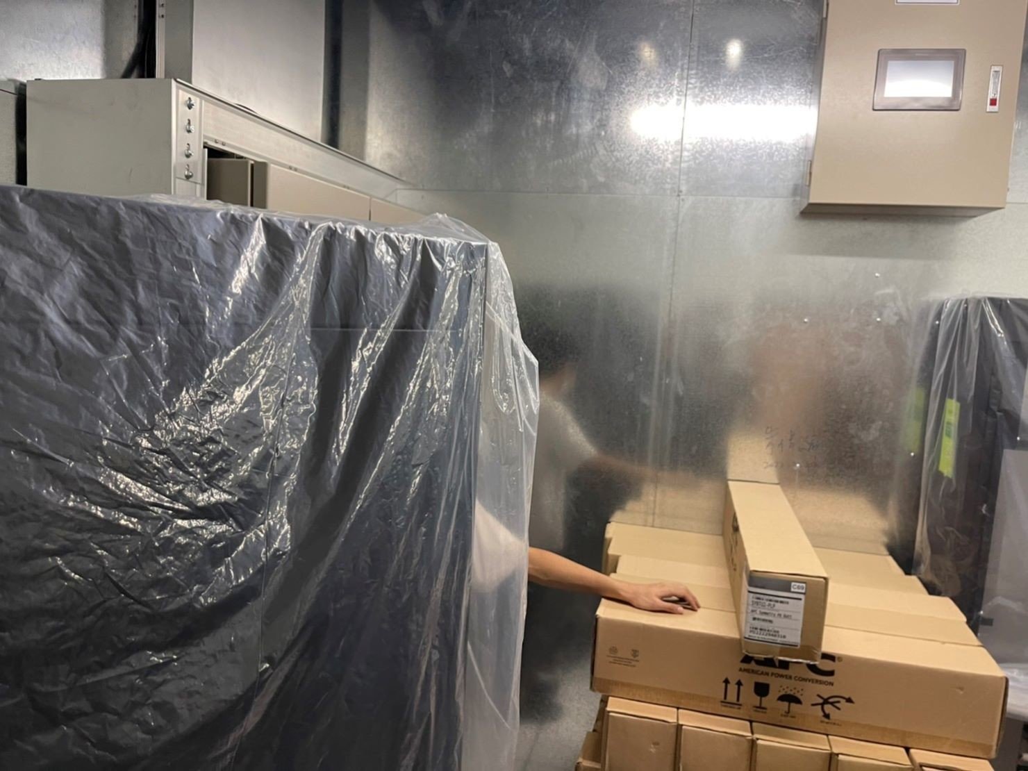 搬機器、搬設備、搬機器機櫃、搬UPS設備、搬電池櫃、搬旁路開關、搬重物【榮福搬家公司】、搬魚缸、搬鋼琴、搬金庫、人力搬運、搬按摩椅、搬家首選、吊掛搬運、吊金庫搬運、特殊重物搬運、單件重物搬運、搬醫療床、專搬重物、企業搬運服務、公司行號搬遷、搬遷、新北搬家公司推薦、搬家公司、基隆搬家、南港搬家、桃園搬家公司推薦、台北搬家公司推薦:大台北搬家,精緻包裝搬運「細膩包裝、專業搬運、用心服務、以客為尊」是榮福搬家公司的宗旨與精神。歡迎立即來電02-2651-2727專人服務。 搬機器、搬設備、搬機器機櫃、搬UPS設備、搬電池櫃、搬旁路開關、搬重物【榮福搬家公司】、搬魚缸、搬鋼琴、搬金庫、人力搬運、搬按摩椅、搬家首選、吊掛搬運、吊金庫搬運、特殊重物搬運、單件重物搬運、搬醫療床、專搬重物、企業搬運服務、公司行號搬遷、搬遷、新北搬家公司推薦、搬家公司、基隆搬家、南港搬家、桃園搬家公司推薦、台北搬家公司推薦:大台北搬家,精緻包裝搬運「細膩包裝、專業搬運、用心服務、以客為尊」是榮福搬家公司的宗旨與精神。歡迎立即來電02-2651-2727專人服務。