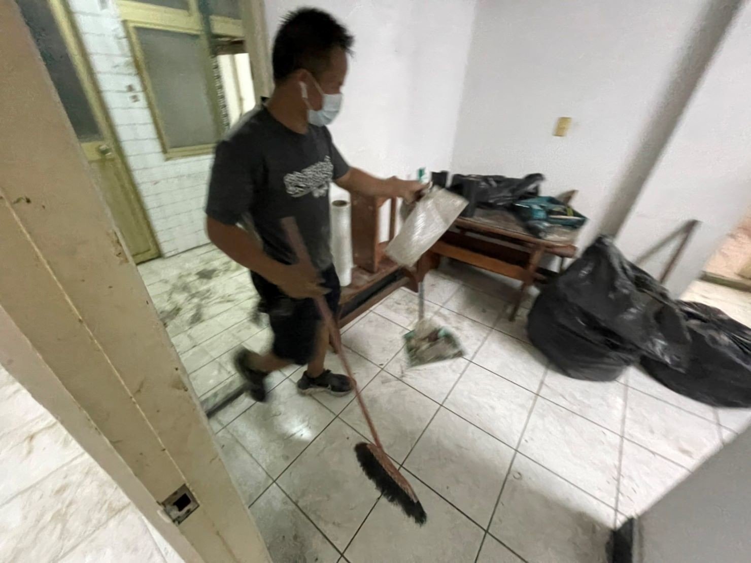 新北市垃圾清運、台北垃圾清運、不要的家具怎麼辦、搬家公司推薦、新北搬家推薦【榮福搬家公司】南港搬家、桃園搬家公司推薦、桃園大型垃圾、台北搬家公司推薦、租屋族、套房、雅房、房東、房東最愛、搬垃圾處理、家庭廢棄物清運、廢棄物處理、搬運廢棄物、家具垃圾處理、清運、搬家具、冰箱搬運、基隆搬家、大型家電回收清運、床墊搬運、搬衣櫃、大型家具丟棄、搬公司行號、家庭垃圾清運公司、清垃圾、廢棄家具處理、廢棄家具清運、搬家車,針對顧客都秉持以用心實在專業搬家技巧,搬家實在用心值得您的信賴與選擇。歡迎來電咨詢02-2651-2727,榮福搬家有專員立即為您服務。 新北市垃圾清運、台北垃圾清運、不要的家具怎麼辦、搬家公司推薦、新北搬家推薦【榮福搬家公司】南港搬家、桃園搬家公司推薦、桃園大型垃圾、台北搬家公司推薦、租屋族、套房、雅房、房東、房東最愛、搬垃圾處理、家庭廢棄物清運、廢棄物處理、搬運廢棄物、家具垃圾處理、清運、搬家具、冰箱搬運、基隆搬家、大型家電回收清運、床墊搬運、搬衣櫃、大型家具丟棄、搬公司行號、家庭垃圾清運公司、清垃圾、廢棄家具處理、廢棄家具清運、搬家車,針對顧客都秉持以用心實在專業搬家技巧,搬家實在用心值得您的信賴與選擇。歡迎來電咨詢02-2651-2727,榮福搬家有專員立即為您服務。