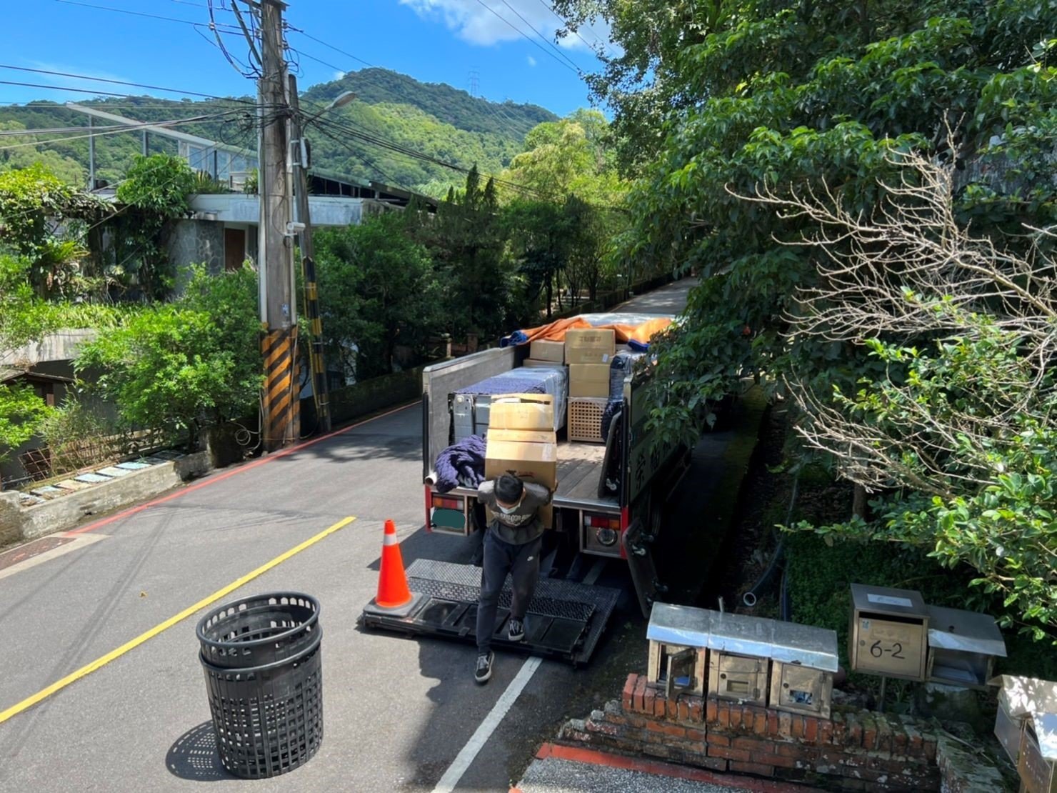 家公司推薦、新北搬家推薦【榮福搬家公司】南港搬家、基隆搬家、新北搬家、中和搬家、永和搬家、汐止搬家、台北搬家、桃園搬家公司推薦、台北搬家公司推薦、大型家具搬運、搬家具、冰箱搬運、搬家電、大型家電搬運、床墊搬運、搬家車、家庭搬家、搬工、搬運、搬家紙箱、跨縣市搬家、單件家具運送、搬家估價、搬家首選,搬家達人,、台北搬家公司推薦:大台北搬家,精緻包裝搬運「細膩包裝、專業搬運、用心服務、以客為尊」是榮福搬家公司的宗旨與精神。歡迎立即來電02-2651-2727專人服務。 家公司推薦、新北搬家推薦【榮福搬家公司】南港搬家、基隆搬家、新北搬家、中和搬家、永和搬家、汐止搬家、台北搬家、桃園搬家公司推薦、台北搬家公司推薦、大型家具搬運、搬家具、冰箱搬運、搬家電、大型家電搬運、床墊搬運、搬家車、家庭搬家、搬工、搬運、搬家紙箱、跨縣市搬家、單件家具運送、搬家估價、搬家首選,搬家達人,、台北搬家公司推薦:大台北搬家,精緻包裝搬運「細膩包裝、專業搬運、用心服務、以客為尊」是榮福搬家公司的宗旨與精神。歡迎立即來電02-2651-2727專人服務。