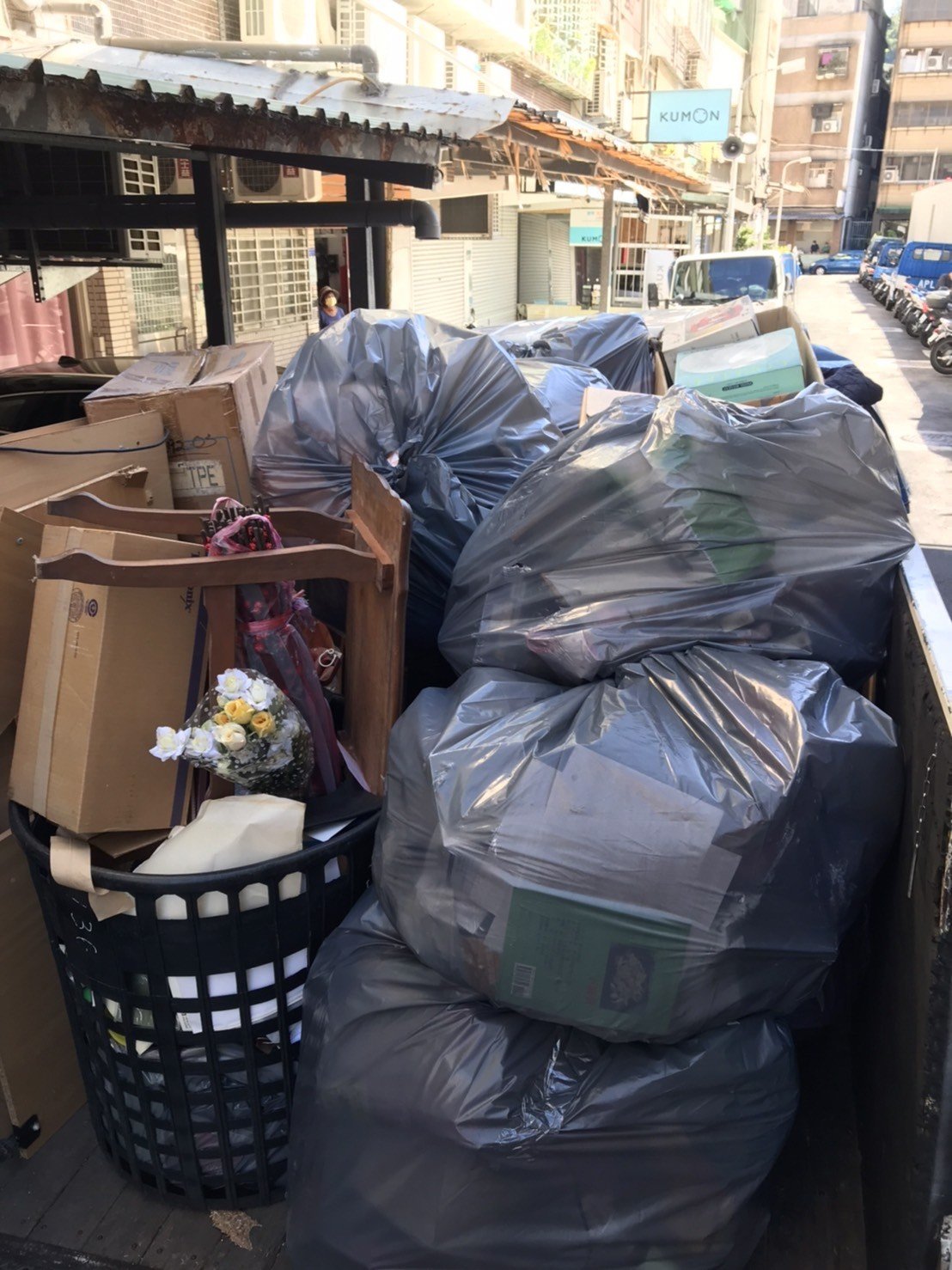 新北市垃圾清運、台北垃圾清運、不要的家具怎麼辦、搬家公司推薦、新北搬家推薦【榮福搬家公司】南港搬家、桃園搬家公司推薦、桃園大型垃圾、台北搬家公司推薦、租屋族、套房、雅房、房東、房東最愛、搬垃圾處理、家庭廢棄物清運、廢棄物處理、搬運廢棄物、家具垃圾處理、清運、搬家具、冰箱搬運、基隆搬家、大型家電回收清運、床墊搬運、搬衣櫃、大型家具丟棄、搬公司行號、家庭垃圾清運公司、清垃圾、廢棄家具處理、廢棄家具清運、搬家車,針對顧客都秉持以用心實在專業搬家技巧,搬家實在用心值得您的信賴與選擇。歡迎來電咨詢02-2651-2727,榮福搬家有專員立即為您服務。 新北市垃圾清運、台北垃圾清運、不要的家具怎麼辦、搬家公司推薦、新北搬家推薦【榮福搬家公司】南港搬家、桃園搬家公司推薦、桃園大型垃圾、台北搬家公司推薦、租屋族、套房、雅房、房東、房東最愛、搬垃圾處理、家庭廢棄物清運、廢棄物處理、搬運廢棄物、家具垃圾處理、清運、搬家具、冰箱搬運、基隆搬家、大型家電回收清運、床墊搬運、搬衣櫃、大型家具丟棄、搬公司行號、家庭垃圾清運公司、清垃圾、廢棄家具處理、廢棄家具清運、搬家車,針對顧客都秉持以用心實在專業搬家技巧,搬家實在用心值得您的信賴與選擇。歡迎來電咨詢02-2651-2727,榮福搬家有專員立即為您服務。