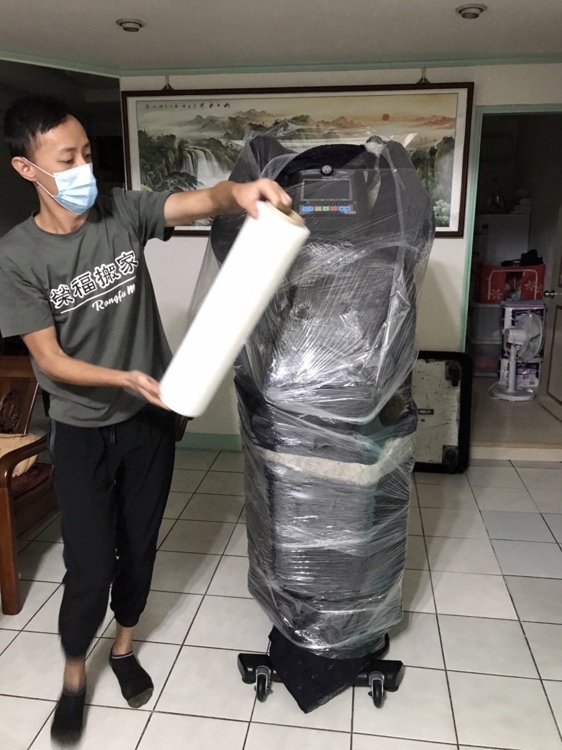 搬家公司推薦、新北搬家推薦【榮福搬家公司】南港搬家、桃園搬家公司推薦、台北搬家公司推薦搬運動器材、運動器材設備搬運、搬居家跑步機、搬滑步機、搬橢圓機、搬跑步機、搬深蹲架、搬種訓架、各式居家搬運動設備、重量深蹲架、健身房運動器材搬運【榮福搬家】具各項搬運設備及搬運動器材知識與技巧,也有各項物件拆裝的專門技能,破百公斤的設備器材、「專業搬運、用心服務、以客為尊」是榮福搬家公司的宗旨與精神。歡迎立即來電02-2651-2727專人服務。 搬家公司推薦、新北搬家推薦【榮福搬家公司】南港搬家、桃園搬家公司推薦、台北搬家公司推薦搬運動器材、運動器材設備搬運、搬居家跑步機、搬滑步機、搬橢圓機、搬跑步機、搬深蹲架、搬種訓架、各式居家搬運動設備、重量深蹲架、健身房運動器材搬運【榮福搬家】具各項搬運設備及搬運動器材知識與技巧,也有各項物件拆裝的專門技能,破百公斤的設備器材、「專業搬運、用心服務、以客為尊」是榮福搬家公司的宗旨與精神。歡迎立即來電02-2651-2727專人服務。