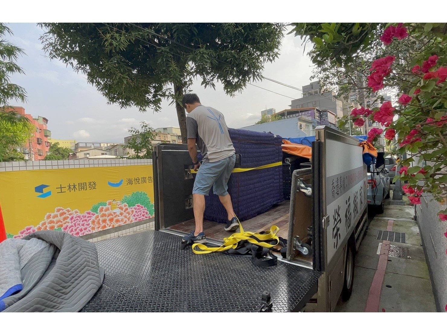 台北區域直立式鋼琴搬運∣南港區域直立式鋼琴搬運∣新北區域直立式鋼琴搬運∣雙北區域直立式鋼琴搬運∣汐止區域直立式鋼琴搬運∣中永和區域直立式鋼琴搬運∣板橋區域直立式鋼琴搬運∣三重蘆洲區域直立式鋼琴搬運∣基隆區域直立式鋼琴搬運∣五股區域直立式鋼琴搬運∣新莊區域直立式鋼琴搬運∣新店區域直立式鋼琴搬運∣土城區域直立式鋼琴搬運∣林口區域直立式鋼琴搬運∣桃園區域直立式鋼琴搬運| 校園鋼琴平面移動【榮福搬家】具專業訓練鋼琴組別師傅群,累積20年鋼琴搬運經驗值與各式鋼琴搬運技巧能力、基本拆裝專業知識,面對各式各樣鋼琴搬運動線均能安全進行搬運處理;廣受網路鋼琴搬運好評推薦、搬運鋼琴唯一首選。 台北區域直立式鋼琴搬運∣南港區域直立式鋼琴搬運∣新北區域直立式鋼琴搬運∣雙北區域直立式鋼琴搬運∣汐止區域直立式鋼琴搬運∣中永和區域直立式鋼琴搬運∣板橋區域直立式鋼琴搬運∣三重蘆洲區域直立式鋼琴搬運∣基隆區域直立式鋼琴搬運∣五股區域直立式鋼琴搬運∣新莊區域直立式鋼琴搬運∣新店區域直立式鋼琴搬運∣土城區域直立式鋼琴搬運∣林口區域直立式鋼琴搬運∣桃園區域直立式鋼琴搬運| 校園鋼琴平面移動【榮福搬家】具專業訓練鋼琴組別師傅群,累積20年鋼琴搬運經驗值與各式鋼琴搬運技巧能力、基本拆裝專業知識,面對各式各樣鋼琴搬運動線均能安全進行搬運處理;廣受網路鋼琴搬運好評推薦、搬運鋼琴唯一首選。