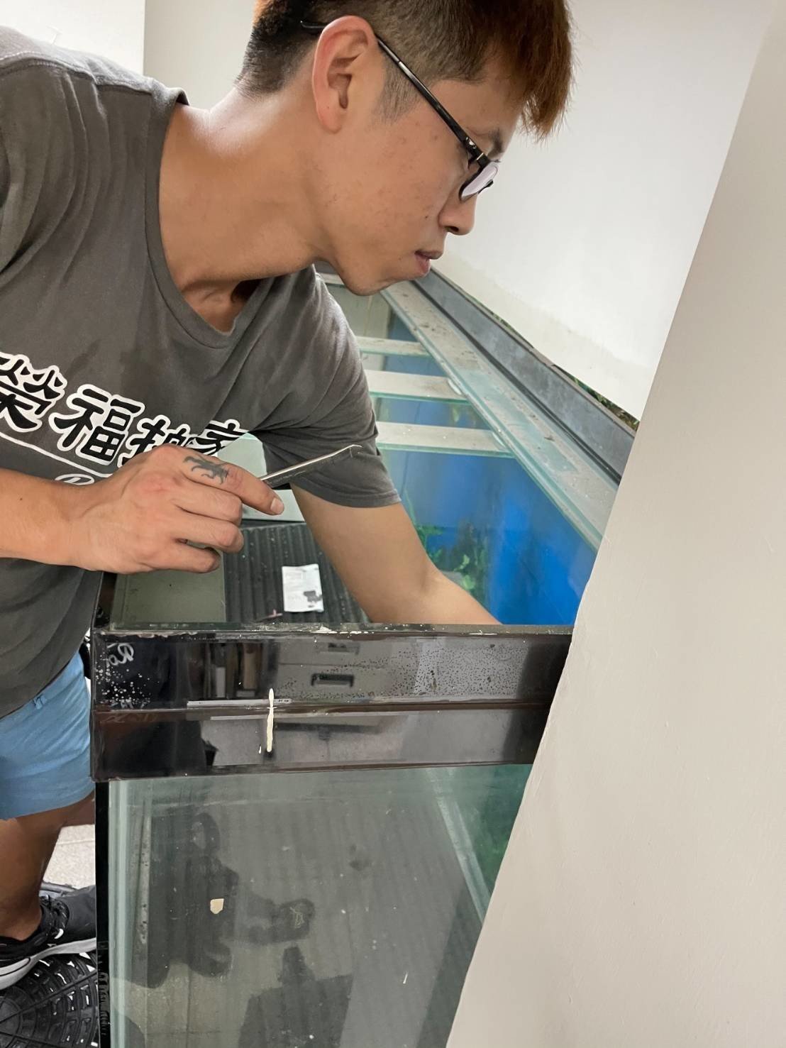 大型魚缸搬運、搬重物【榮福搬家公司】石墩搬運、魚缸廢棄處理、廢棄魚缸清運、搬石頭桌、搬洗衣機、搬披薩窯、精搬金庫、搬保險櫃、精搬魚缸、精搬鋼琴、跨縣市搬家、搬工派遣、搬運、搬床墊、搬冰箱、搬家具、搬家首選、吊掛搬運、吊家具搬運、特殊重物搬運、專搬重物、新北搬家推薦、搬家公司、基隆搬家、南港搬家、桃園搬家公司、台北搬家公司推薦:大台北搬家,精緻包裝搬運「細膩包裝、專業搬運、用心服務、以客為尊」是榮福搬家公司的宗旨與精神。歡迎立即來電02-2651-2727專人服務。 大型魚缸搬運、搬重物【榮福搬家公司】石墩搬運、魚缸廢棄處理、廢棄魚缸清運、搬石頭桌、搬洗衣機、搬披薩窯、精搬金庫、搬保險櫃、精搬魚缸、精搬鋼琴、跨縣市搬家、搬工派遣、搬運、搬床墊、搬冰箱、搬家具、搬家首選、吊掛搬運、吊家具搬運、特殊重物搬運、專搬重物、新北搬家推薦、搬家公司、基隆搬家、南港搬家、桃園搬家公司、台北搬家公司推薦:大台北搬家,精緻包裝搬運「細膩包裝、專業搬運、用心服務、以客為尊」是榮福搬家公司的宗旨與精神。歡迎立即來電02-2651-2727專人服務。