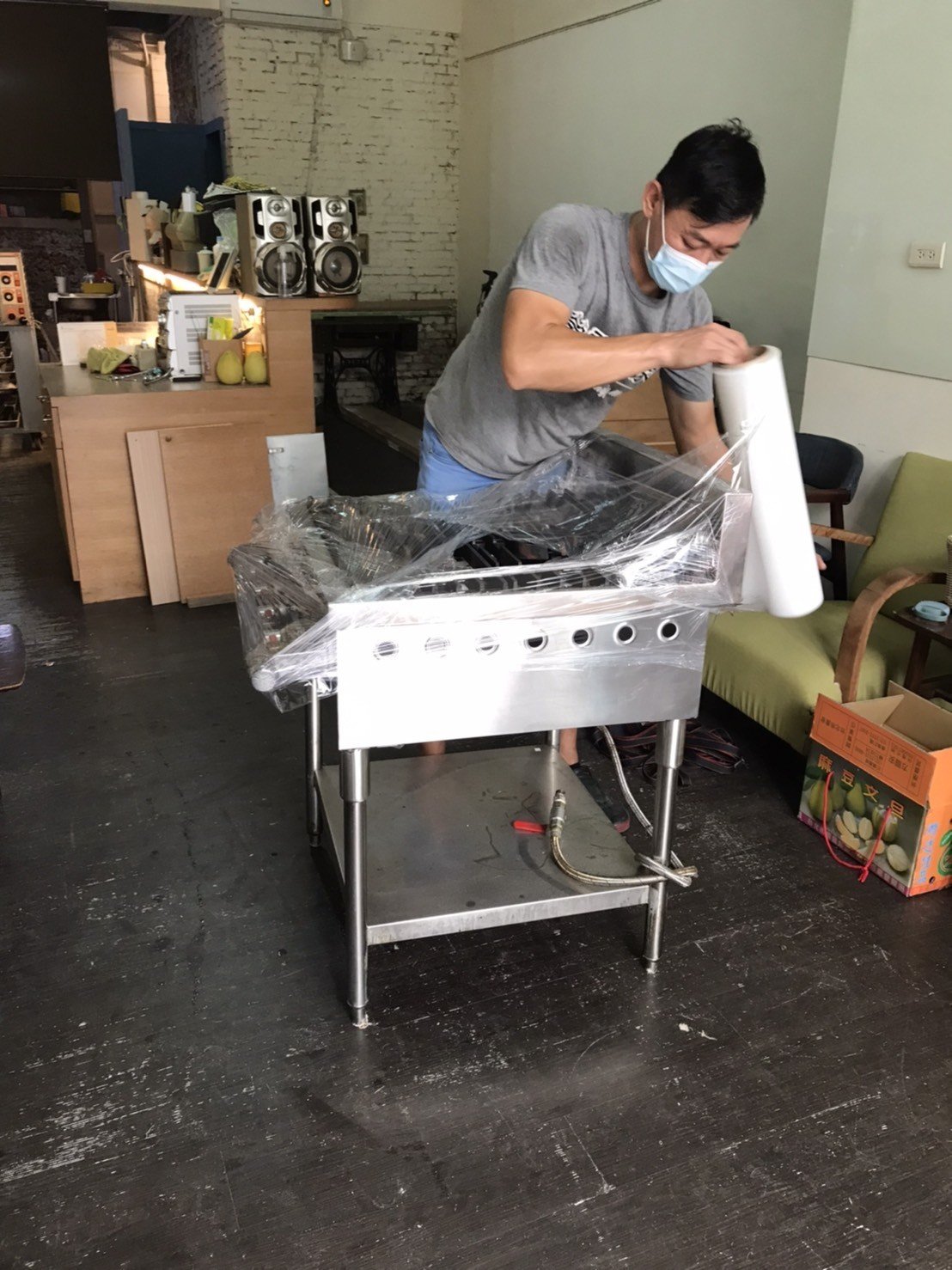【榮福搬家】營業用冰箱吊掛、營業用烤箱搬運、中島工作檯櫃吊掛、工作搬遷,工作桌、長桌吧檯,台北搬家公司推薦:大台北搬家,精緻包裝搬運「細膩包裝、專業搬運、用心服務、以客為尊」搬家首選、吊掛搬運、吊家具搬運、台北搬家公司推薦:大台北搬家,精緻包裝搬運「細膩包裝、專業搬運、用心服務、以客為尊」是榮福搬家公司的宗旨與精神。歡迎立即來電02-2651-2727專人服務。 【榮福搬家】營業用冰箱吊掛、營業用烤箱搬運、中島工作檯櫃吊掛、工作搬遷,工作桌、長桌吧檯,台北搬家公司推薦:大台北搬家,精緻包裝搬運「細膩包裝、專業搬運、用心服務、以客為尊」搬家首選、吊掛搬運、吊家具搬運、台北搬家公司推薦:大台北搬家,精緻包裝搬運「細膩包裝、專業搬運、用心服務、以客為尊」是榮福搬家公司的宗旨與精神。歡迎立即來電02-2651-2727專人服務。