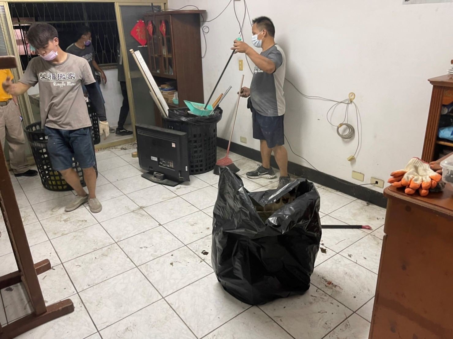 新北市垃圾清運、台北垃圾清運、不要的家具怎麼辦、搬家公司推薦、新北搬家推薦【榮福搬家公司】南港搬家、桃園搬家公司推薦、桃園大型垃圾、台北搬家公司推薦、租屋族、套房、雅房、房東、房東最愛、搬垃圾處理、家庭廢棄物清運、廢棄物處理、搬運廢棄物、家具垃圾處理、清運、搬家具、冰箱搬運、基隆搬家、大型家電回收清運、床墊搬運、搬衣櫃、大型家具丟棄、搬公司行號、家庭垃圾清運公司、清垃圾、廢棄家具處理、廢棄家具清運、搬家車,針對顧客都秉持以用心實在專業搬家技巧,搬家實在用心值得您的信賴與選擇。歡迎來電咨詢02-2651-2727,榮福搬家有專員立即為您服務。 新北市垃圾清運、台北垃圾清運、不要的家具怎麼辦、搬家公司推薦、新北搬家推薦【榮福搬家公司】南港搬家、桃園搬家公司推薦、桃園大型垃圾、台北搬家公司推薦、租屋族、套房、雅房、房東、房東最愛、搬垃圾處理、家庭廢棄物清運、廢棄物處理、搬運廢棄物、家具垃圾處理、清運、搬家具、冰箱搬運、基隆搬家、大型家電回收清運、床墊搬運、搬衣櫃、大型家具丟棄、搬公司行號、家庭垃圾清運公司、清垃圾、廢棄家具處理、廢棄家具清運、搬家車,針對顧客都秉持以用心實在專業搬家技巧,搬家實在用心值得您的信賴與選擇。歡迎來電咨詢02-2651-2727,榮福搬家有專員立即為您服務。
