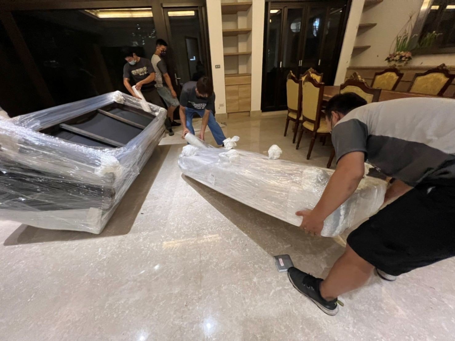 台北倉儲暫放精緻包裝∣南港倉儲暫放精緻包裝∣新北倉儲暫放精緻包裝∣雙北倉儲暫放精緻包裝∣汐止倉儲暫放精緻包裝∣中永和倉儲暫放精緻包裝∣板橋倉儲暫放精緻包裝∣五股倉儲暫放精緻包裝∣基隆倉儲暫放精緻包裝∣桃園倉儲暫放精緻包裝,精緻包裝搬運「細膩包裝、專業搬運、用心服務、以客為尊」是榮福搬家公司的宗旨與精神。歡迎立即來電02-2651-2727專人服務。 台北倉儲暫放精緻包裝∣南港倉儲暫放精緻包裝∣新北倉儲暫放精緻包裝∣雙北倉儲暫放精緻包裝∣汐止倉儲暫放精緻包裝∣中永和倉儲暫放精緻包裝∣板橋倉儲暫放精緻包裝∣五股倉儲暫放精緻包裝∣基隆倉儲暫放精緻包裝∣桃園倉儲暫放精緻包裝,精緻包裝搬運「細膩包裝、專業搬運、用心服務、以客為尊」是榮福搬家公司的宗旨與精神。歡迎立即來電02-2651-2727專人服務。