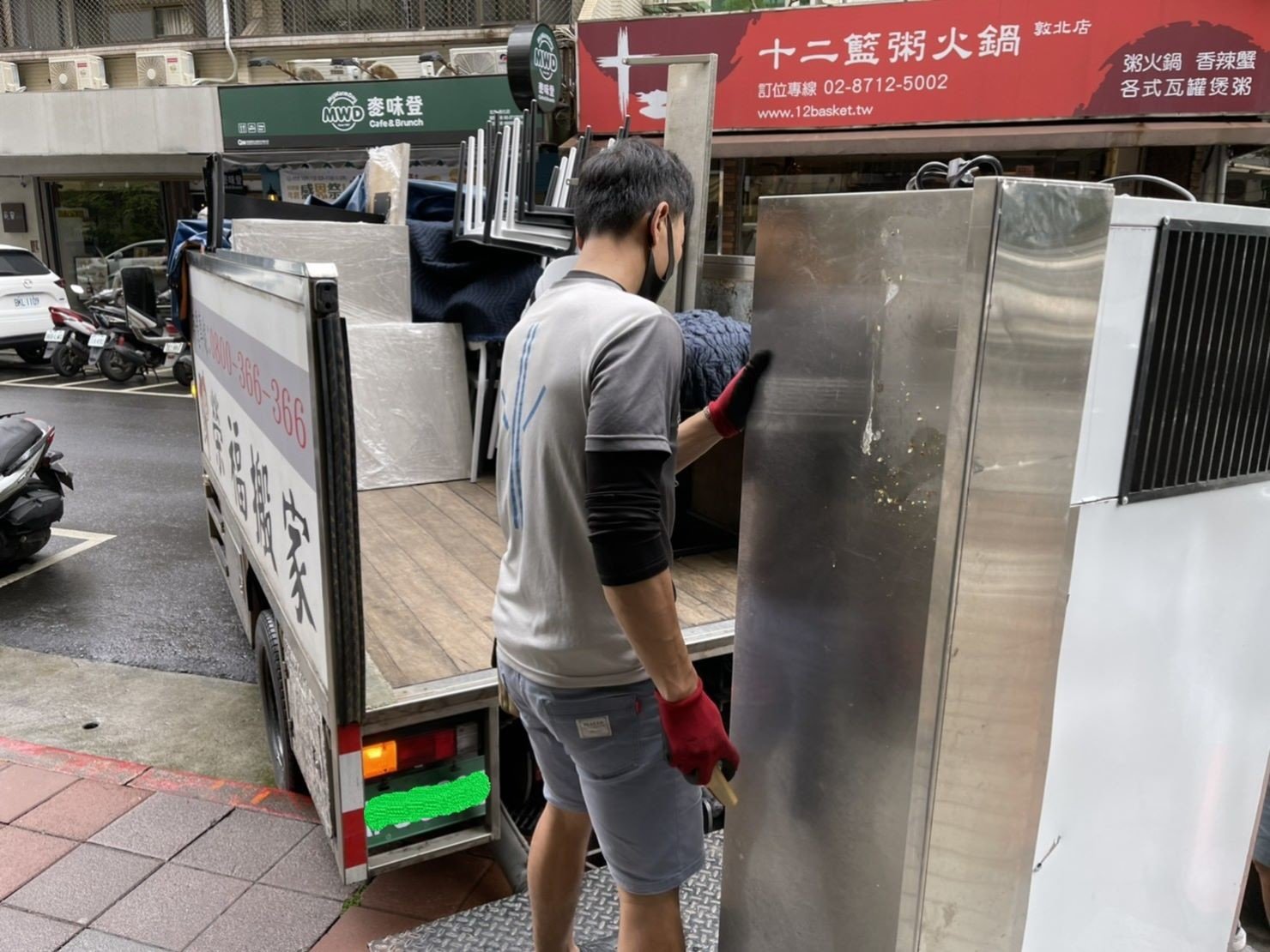 搬家公司推薦、台北搬家推薦【榮福搬家公司】南港搬家、桃園搬家公司推薦、新北搬家公司推薦、企業搬運服務、搬公司行號、廠房遷移、公司行號搬遷、政府機關搬遷、百貨專櫃遷移、學校單位搬遷、廚房設備搬運、搬冰箱、廚具搬運、重物搬運、精緻包裝、家庭搬家、搬鋼琴、搬工,針對顧客都秉持以用心實在專業搬家技巧,搬家實在用心值得您的信賴與選擇。歡迎來電咨詢02-2651-2727,榮福搬家有專員立即為您服務。 搬家公司推薦、台北搬家推薦【榮福搬家公司】南港搬家、桃園搬家公司推薦、新北搬家公司推薦、企業搬運服務、搬公司行號、廠房遷移、公司行號搬遷、政府機關搬遷、百貨專櫃遷移、學校單位搬遷、廚房設備搬運、搬冰箱、廚具搬運、重物搬運、精緻包裝、家庭搬家、搬鋼琴、搬工,針對顧客都秉持以用心實在專業搬家技巧,搬家實在用心值得您的信賴與選擇。歡迎來電咨詢02-2651-2727,榮福搬家有專員立即為您服務。