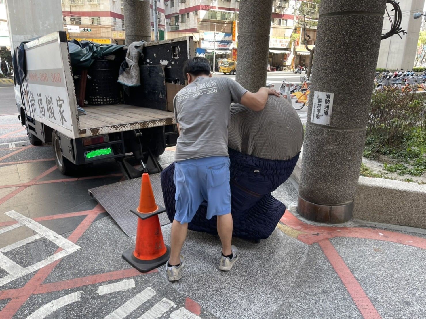 特殊重物搬運、搬按摩椅【榮福搬家公司】搬洗衣機、搬醫療床、搬電動床、搬電動醫療床、居家照護電動床搬運、搬披薩窯、精搬金庫、搬保險櫃、精搬魚缸、專搬鋼琴、搬三角琴、搬平台式鋼琴、搬重物、專搬重物、跨縣市搬家、搬工計時、人工搬運、搬床墊、搬冰箱、搬家具、大型家電搬運、搬神明桌、搬家首選、吊掛搬運、吊家具搬運、單件家具運送、單一重物搬運、重物搬運唯一首選、搬重物好評推薦、重物搬運口碑第一、家庭搬家、健身器材搬運、搬運動設備、南港搬家、基隆搬家、桃園搬家公司推薦、新北搬家公司推薦、台北搬家公司推薦:大台北搬家,精緻包裝搬運「細膩包裝、專業搬運、用心服務、以客為尊」是榮福搬家公司的宗旨與精神。歡迎立即來電02-2651-2727專人服務。 特殊重物搬運、搬按摩椅【榮福搬家公司】搬洗衣機、搬醫療床、搬電動床、搬電動醫療床、居家照護電動床搬運、搬披薩窯、精搬金庫、搬保險櫃、精搬魚缸、專搬鋼琴、搬三角琴、搬平台式鋼琴、搬重物、專搬重物、跨縣市搬家、搬工計時、人工搬運、搬床墊、搬冰箱、搬家具、大型家電搬運、搬神明桌、搬家首選、吊掛搬運、吊家具搬運、單件家具運送、單一重物搬運、重物搬運唯一首選、搬重物好評推薦、重物搬運口碑第一、家庭搬家、健身器材搬運、搬運動設備、南港搬家、基隆搬家、桃園搬家公司推薦、新北搬家公司推薦、台北搬家公司推薦:大台北搬家,精緻包裝搬運「細膩包裝、專業搬運、用心服務、以客為尊」是榮福搬家公司的宗旨與精神。歡迎立即來電02-2651-2727專人服務。