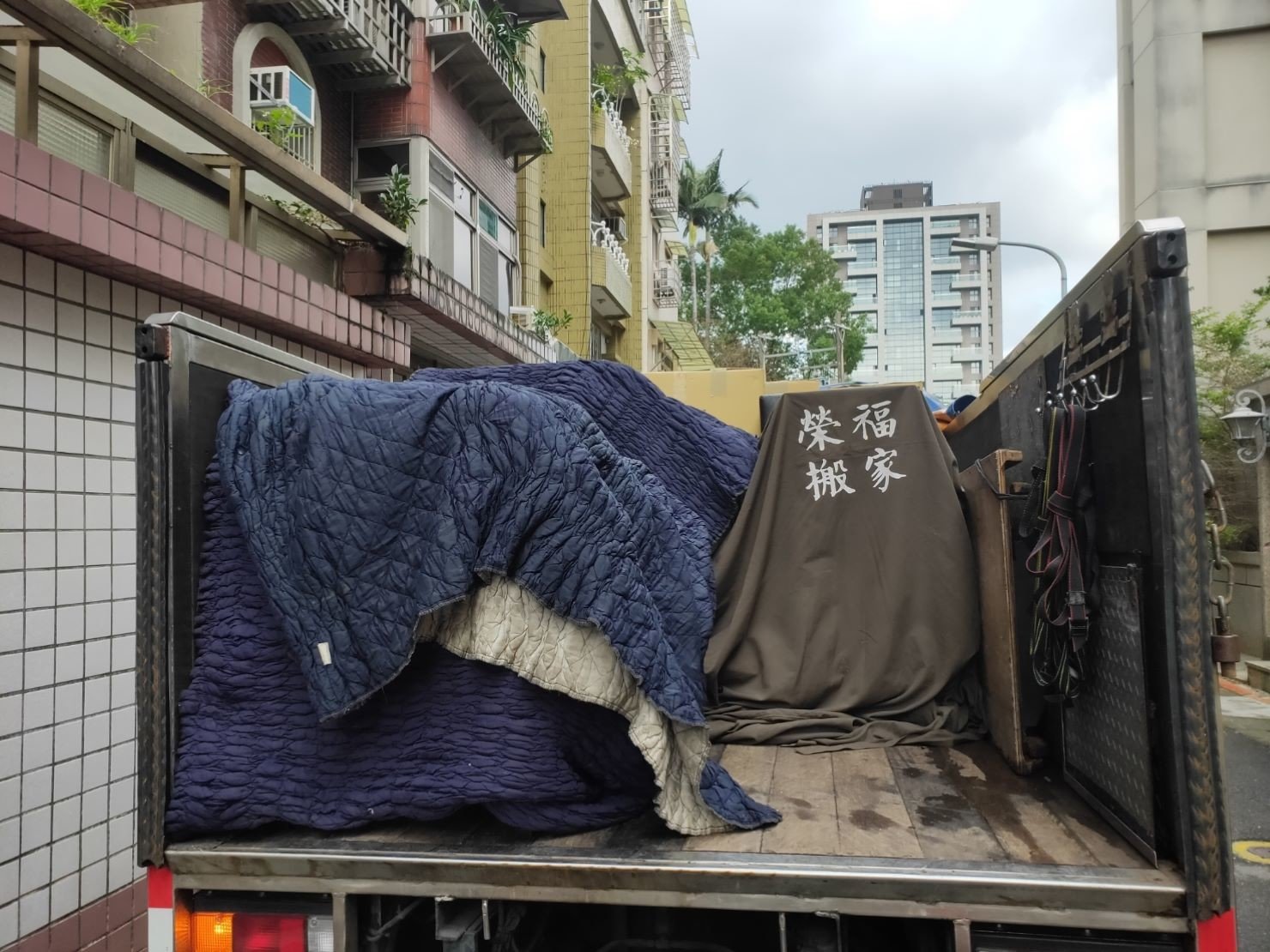 搬家公司推薦、新北搬家公司推薦、桃園搬家公司推薦、基隆搬家公司推薦【榮福搬家公司】整個家全部都不要丟垃圾、搬家需用吊車、單件搬運、南港搬家、台北搬家公司、搬垃圾清運、丟家具清運、搬公司行號、家庭搬家、搬鋼琴、搬工,針對顧客都秉持以用心實在專業搬家技巧,搬家實在用心值得您的信賴與選擇。歡迎來電咨詢02-2651-2727,榮福搬家有專員立即為您服務。 搬家公司推薦、新北搬家公司推薦、桃園搬家公司推薦、基隆搬家公司推薦【榮福搬家公司】整個家全部都不要丟垃圾、搬家需用吊車、單件搬運、南港搬家、台北搬家公司、搬垃圾清運、丟家具清運、搬公司行號、家庭搬家、搬鋼琴、搬工,針對顧客都秉持以用心實在專業搬家技巧,搬家實在用心值得您的信賴與選擇。歡迎來電咨詢02-2651-2727,榮福搬家有專員立即為您服務。