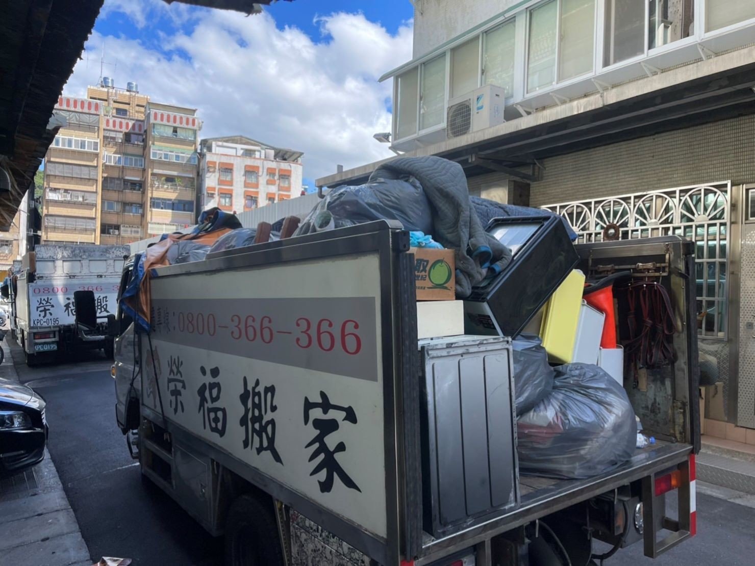 新北市垃圾清運、台北垃圾清運、不要的家具怎麼辦、搬家公司推薦、新北搬家推薦【榮福搬家公司】南港搬家、桃園搬家公司推薦、桃園大型垃圾、台北搬家公司推薦、租屋族、套房、雅房、房東、房東最愛、搬垃圾處理、家庭廢棄物清運、廢棄物處理、搬運廢棄物、家具垃圾處理、清運、搬家具、冰箱搬運、基隆搬家、大型家電回收清運、床墊搬運、搬衣櫃、大型家具丟棄、搬公司行號、家庭垃圾清運公司、清垃圾、廢棄家具處理、廢棄家具清運、搬家車,針對顧客都秉持以用心實在專業搬家技巧,搬家實在用心值得您的信賴與選擇。歡迎來電咨詢02-2651-2727,榮福搬家有專員立即為您服務。 新北市垃圾清運、台北垃圾清運、不要的家具怎麼辦、搬家公司推薦、新北搬家推薦【榮福搬家公司】南港搬家、桃園搬家公司推薦、桃園大型垃圾、台北搬家公司推薦、租屋族、套房、雅房、房東、房東最愛、搬垃圾處理、家庭廢棄物清運、廢棄物處理、搬運廢棄物、家具垃圾處理、清運、搬家具、冰箱搬運、基隆搬家、大型家電回收清運、床墊搬運、搬衣櫃、大型家具丟棄、搬公司行號、家庭垃圾清運公司、清垃圾、廢棄家具處理、廢棄家具清運、搬家車,針對顧客都秉持以用心實在專業搬家技巧,搬家實在用心值得您的信賴與選擇。歡迎來電咨詢02-2651-2727,榮福搬家有專員立即為您服務。