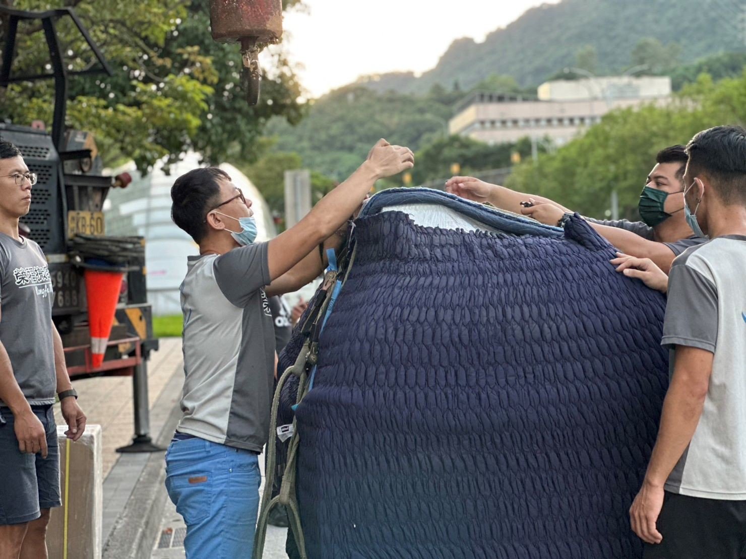 台北搬家重物吊掛搬運∣南港搬家重物吊掛搬運∣新北搬家重物吊掛搬運∣雙北搬家重物吊掛搬運∣汐止搬家重物吊掛運∣五股搬家重物吊搬運搬運∣ ∣板橋搬家重物吊掛搬運∣桃園搬家重物吊掛搬運推薦【榮福搬家】屬專業搬家細吊累運唯一的選擇,累積20年來特殊重物的搬運經驗,專業敏捷快速完成您的各項搬運任務。榮福搬家擁有精細的包裝搬運「精細包裝、專業搬運、用心服務、以客為尊」是榮福家搬運公司的宗旨與精神。歡迎立即來電02-2651-2727人服務。 台北搬家重物吊掛搬運∣南港搬家重物吊掛搬運∣新北搬家重物吊掛搬運∣雙北搬家重物吊掛搬運∣汐止搬家重物吊掛運∣五股搬家重物吊搬運搬運∣ ∣板橋搬家重物吊掛搬運∣桃園搬家重物吊掛搬運推薦【榮福搬家】屬專業搬家細吊累運唯一的選擇,累積20年來特殊重物的搬運經驗,專業敏捷快速完成您的各項搬運任務。榮福搬家擁有精細的包裝搬運「精細包裝、專業搬運、用心服務、以客為尊」是榮福家搬運公司的宗旨與精神。歡迎立即來電02-2651-2727人服務。