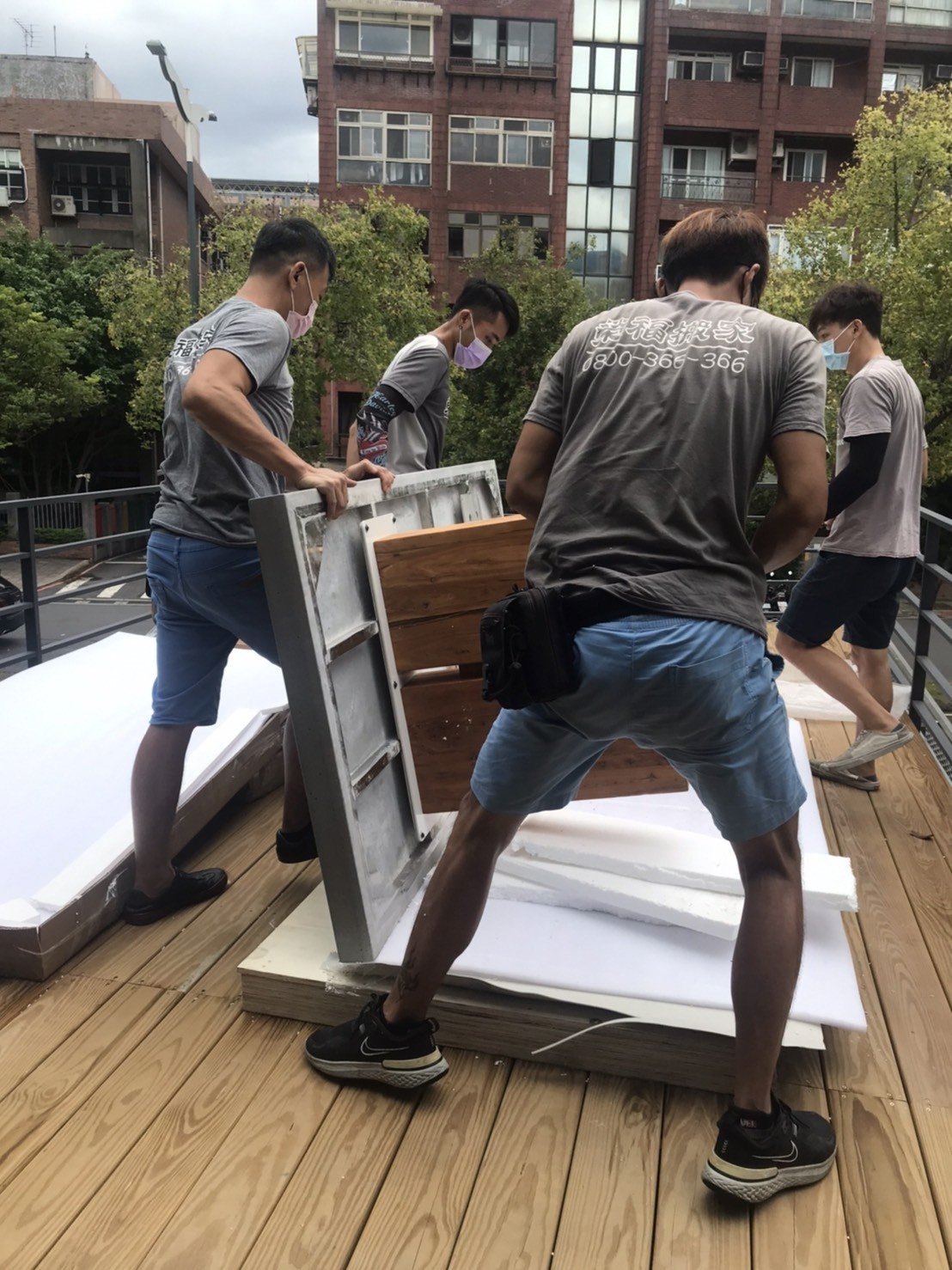特殊搬運、搬重物【榮福搬家公司】單一家具搬運、清水模辦公桌、清水模餐桌、進口餐桌-水泥桌面長桌、專業搬運、組裝定位、進口原木餐桌、美術館搬遷、300公斤餐桌搬運、跨縣市搬家、搬工計時、人力搬運、搬家首選、吊掛搬運、特殊重物搬運、專搬重物、搬重物技巧、新北搬家公司推薦、搬家車、搬家公司、基隆搬家、南港搬家、桃園搬家公司推薦、台北搬家公司推薦:大台北搬家,精緻包裝搬運「細膩包裝、專業搬運、用心服務、以客為尊」是榮福搬家公司的宗旨與精神。歡迎立即來電02-2651-2727專人服務。 特殊搬運、搬重物【榮福搬家公司】單一家具搬運、清水模辦公桌、清水模餐桌、進口餐桌-水泥桌面長桌、專業搬運、組裝定位、進口原木餐桌、美術館搬遷、300公斤餐桌搬運、跨縣市搬家、搬工計時、人力搬運、搬家首選、吊掛搬運、特殊重物搬運、專搬重物、搬重物技巧、新北搬家公司推薦、搬家車、搬家公司、基隆搬家、南港搬家、桃園搬家公司推薦、台北搬家公司推薦:大台北搬家,精緻包裝搬運「細膩包裝、專業搬運、用心服務、以客為尊」是榮福搬家公司的宗旨與精神。歡迎立即來電02-2651-2727專人服務。