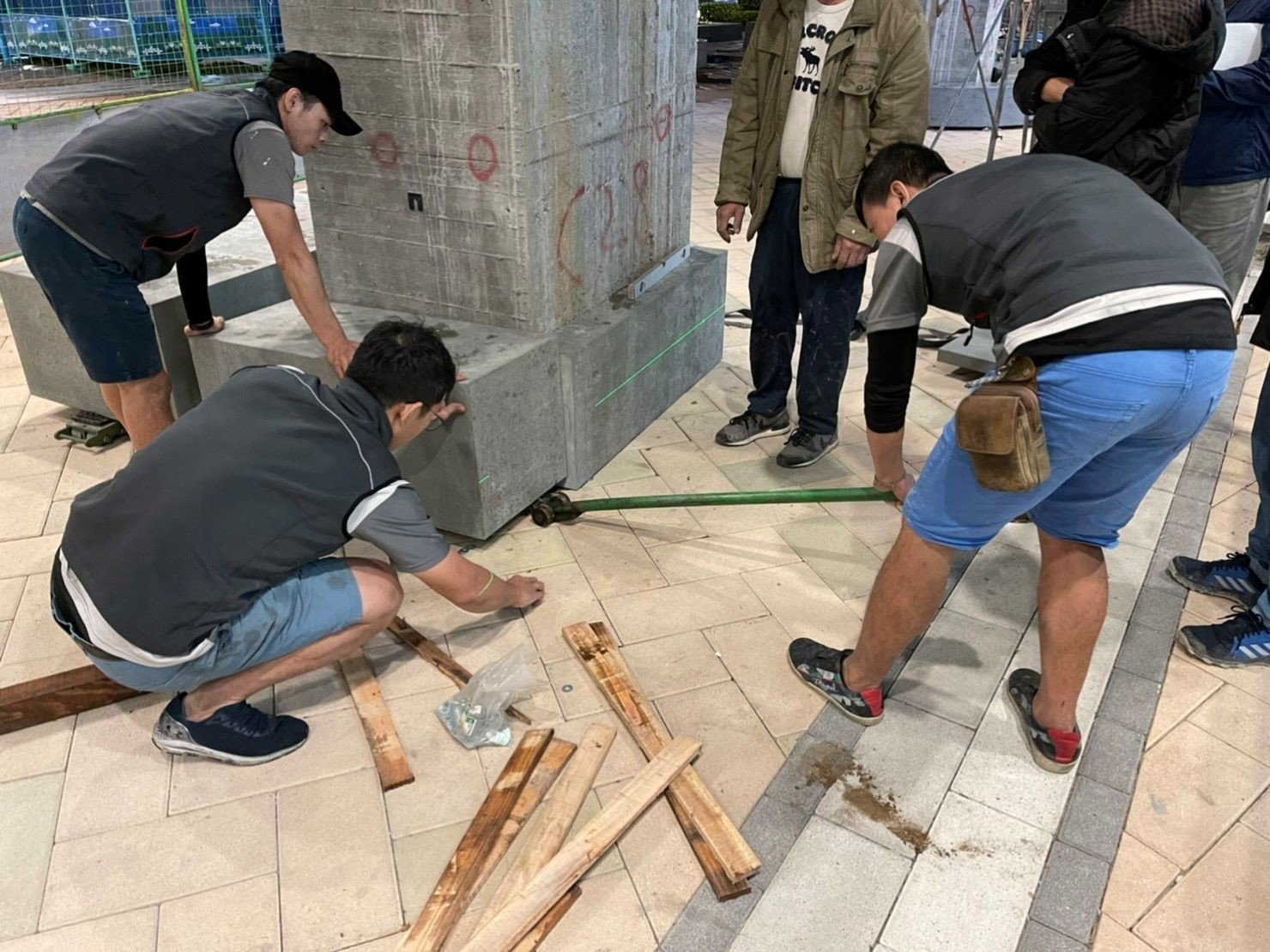 重物搬運/南港搬家【榮福搬家公司】搬洗衣機、搬披薩窯、精搬金庫、搬保險櫃、精搬魚缸、跨縣搬家、搬工派遣、搬床墊、搬冰箱、搬家具、搬家首選、吊掛搬運、吊家具搬運、台北搬家公司推薦:大台北搬家、新北搬家推薦,精緻包裝搬運「細膩包裝、專業搬運、用心服務、以客為尊」是榮福搬家公司的宗旨與精神。歡迎立即來電02-2651-2727專人服務。 重物搬運/南港搬家【榮福搬家公司】搬洗衣機、搬披薩窯、精搬金庫、搬保險櫃、精搬魚缸、跨縣搬家、搬工派遣、搬床墊、搬冰箱、搬家具、搬家首選、吊掛搬運、吊家具搬運、台北搬家公司推薦:大台北搬家、新北搬家推薦,精緻包裝搬運「細膩包裝、專業搬運、用心服務、以客為尊」是榮福搬家公司的宗旨與精神。歡迎立即來電02-2651-2727專人服務。