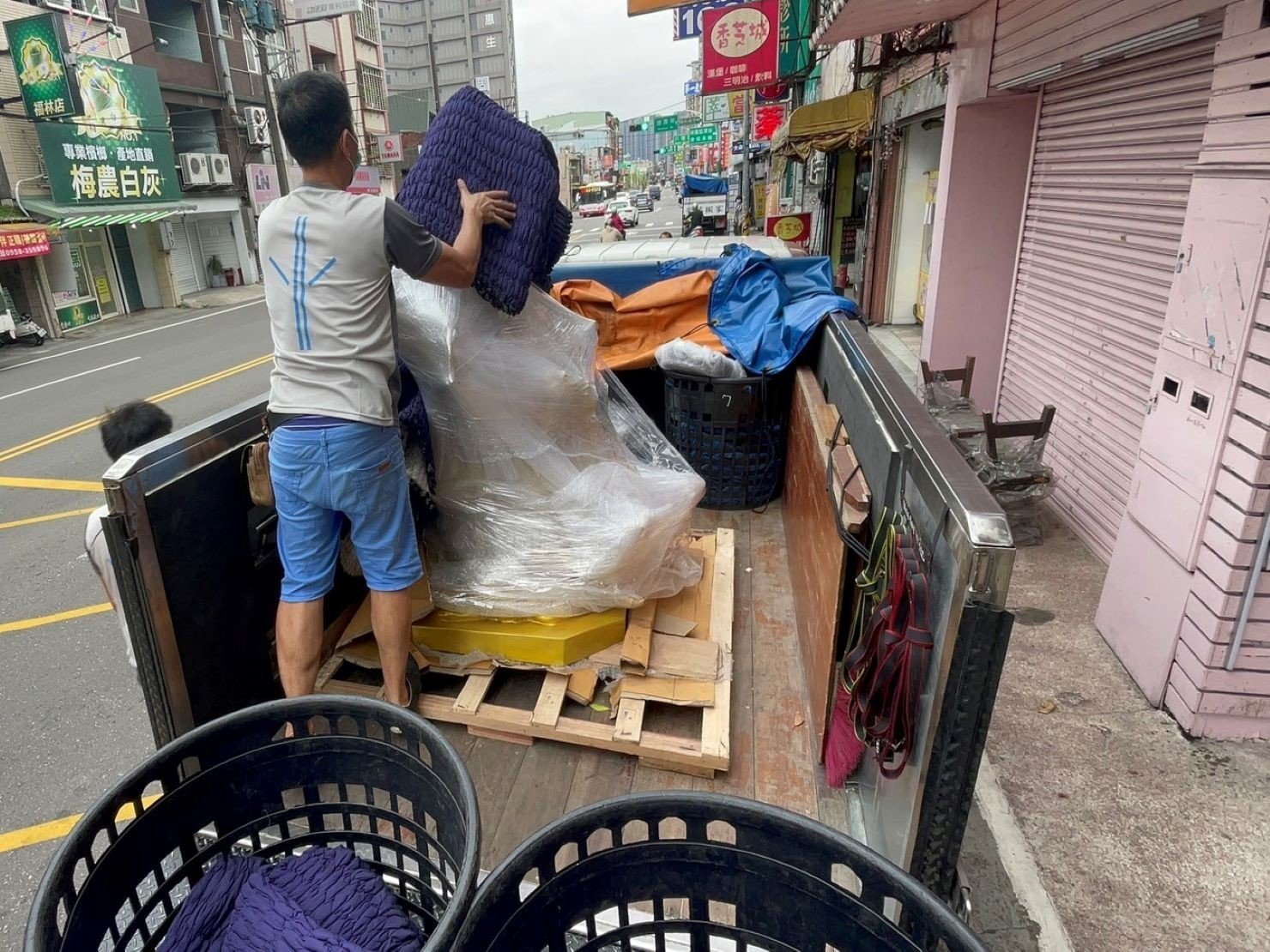 搬家首選【榮福搬家公司】四面佛像搬家|四面佛精緻包裝|泰國財神搬家|泰國財神精緻包裝|泰國四面佛搬運|石雕佛像精緻包裝|玉雕神像精緻包裝|木雕神像精緻包裝|特殊重物神像搬運|廟宇喬遷搬運|神社喬遷搬運|神尊搬運|喬遷搬家首選|特殊重物神像搬運|特殊重物佛像搬運、用心防護、精緻包裝、搬重物技巧、新北搬家公司推薦、搬家車、搬家公司、基隆搬家、南港搬家、桃園搬家公司推薦、台北搬家公司推薦:大台北搬家,精緻包裝搬運「細膩包裝、專業搬運、用心服務、以客為尊」是榮福搬家公司的宗旨與精神。歡迎立即來電02-2651-2727專人服務。 搬家首選【榮福搬家公司】四面佛像搬家|四面佛精緻包裝|泰國財神搬家|泰國財神精緻包裝|泰國四面佛搬運|石雕佛像精緻包裝|玉雕神像精緻包裝|木雕神像精緻包裝|特殊重物神像搬運|廟宇喬遷搬運|神社喬遷搬運|神尊搬運|喬遷搬家首選|特殊重物神像搬運|特殊重物佛像搬運、用心防護、精緻包裝、搬重物技巧、新北搬家公司推薦、搬家車、搬家公司、基隆搬家、南港搬家、桃園搬家公司推薦、台北搬家公司推薦:大台北搬家,精緻包裝搬運「細膩包裝、專業搬運、用心服務、以客為尊」是榮福搬家公司的宗旨與精神。歡迎立即來電02-2651-2727專人服務。