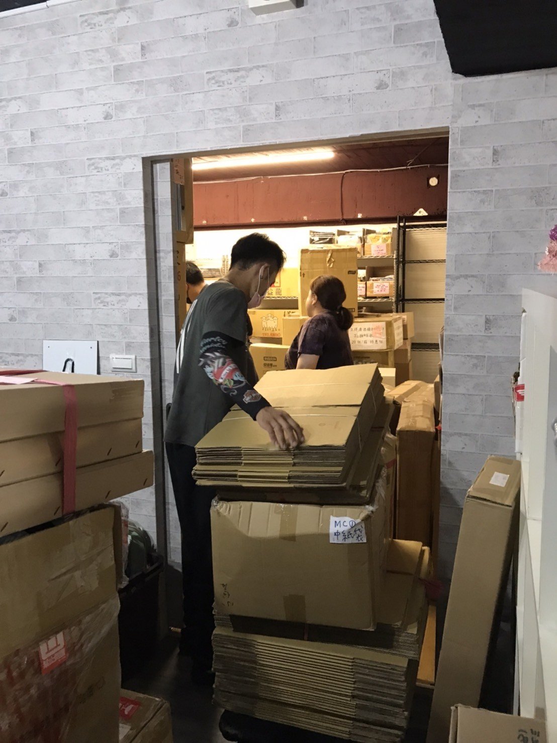 搬家公司推薦、台北搬家推薦【榮福搬家公司】搬遷估價、南港搬家、桃園搬家公司推薦、新北搬家公司推薦、基隆搬家、搬沙發、搬保險箱、金庫搬運、搬活動櫃、搬公文櫃、搬保密櫃、搬辦公桌、旋轉椅、辦公椅、搬資料櫃、辦公室遷移、搬會客桌、碎紙機、印表機、搬玻璃櫥櫃、會議桌搬運、OA屏風拆裝、事務機搬運、搬電腦設備、公司行號搬遷、政府機關搬遷、學校單位搬遷、精緻包裝、搬家紙箱、搬鐵櫃、搬保密文件、保密文件銷毀、搬工計時、搬工服務、人力搬運,針對顧客都秉持以用心實在專業搬家技巧,搬家實在用心值得您的信賴與選擇。歡迎來電咨詢02-2651-2727,榮福搬家有專員立即為您服務。 搬家公司推薦、台北搬家推薦【榮福搬家公司】搬遷估價、南港搬家、桃園搬家公司推薦、新北搬家公司推薦、基隆搬家、搬沙發、搬保險箱、金庫搬運、搬活動櫃、搬公文櫃、搬保密櫃、搬辦公桌、旋轉椅、辦公椅、搬資料櫃、辦公室遷移、搬會客桌、碎紙機、印表機、搬玻璃櫥櫃、會議桌搬運、OA屏風拆裝、事務機搬運、搬電腦設備、公司行號搬遷、政府機關搬遷、學校單位搬遷、精緻包裝、搬家紙箱、搬鐵櫃、搬保密文件、保密文件銷毀、搬工計時、搬工服務、人力搬運,針對顧客都秉持以用心實在專業搬家技巧,搬家實在用心值得您的信賴與選擇。歡迎來電咨詢02-2651-2727,榮福搬家有專員立即為您服務。