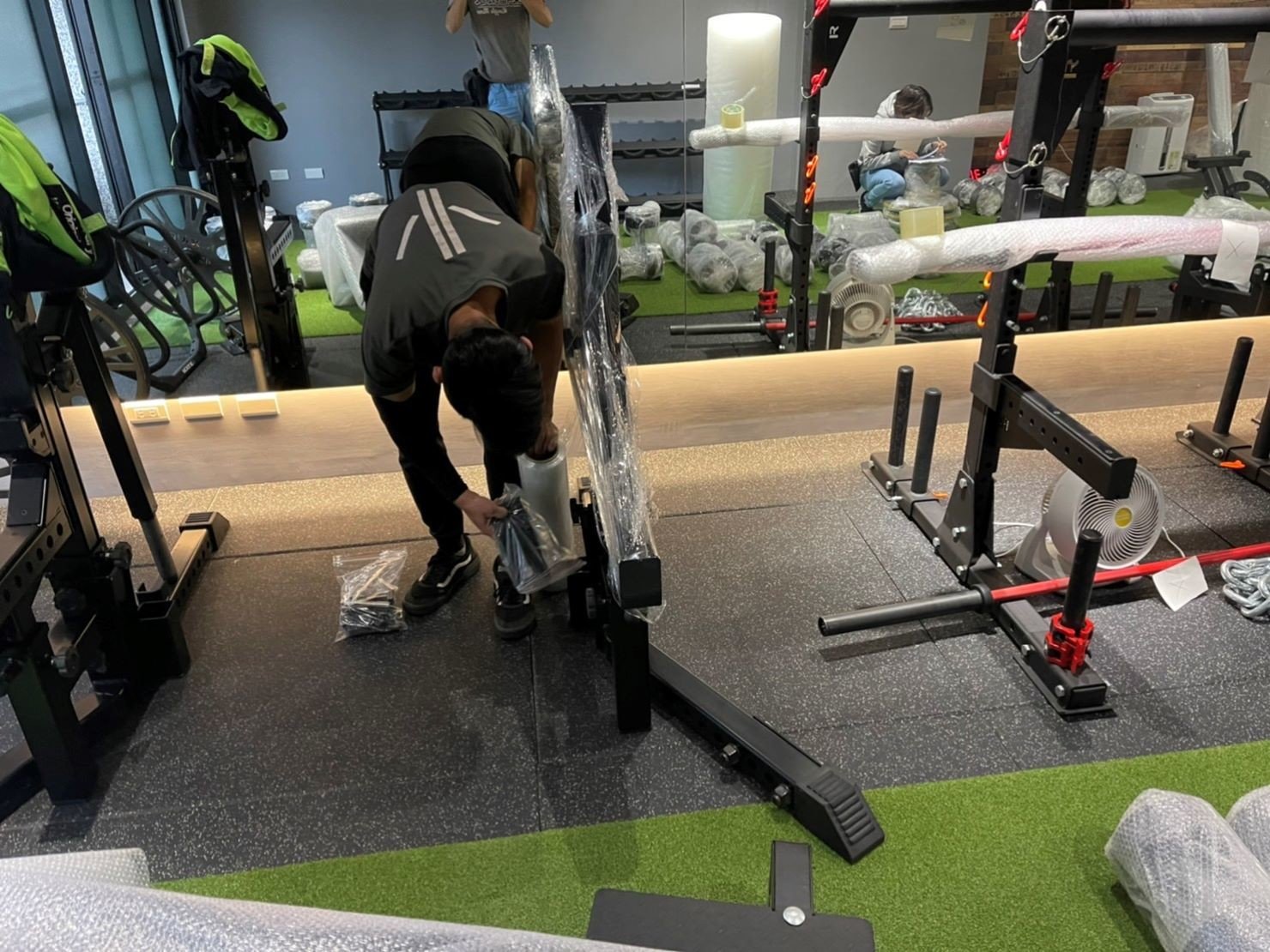 台北搬健身器材、南港搬健身器材、新北搬健身器材、雙北搬健身器材、汐止搬健身器材、中永和搬健身器材、板橋搬健身器材、五股搬健身器材、基隆搬健身器材、桃園搬健身器材、專業健身器材搬運推薦【榮福搬家公司】各項運動器材倉儲暫放、各項健身器材精緻包裝、各項健身器材精緻包裝倉儲暫放、運動器材設備搬運、搬居家跑步機、搬滑步機、搬橢圓機、搬跑步機、搬深蹲架、搬種訓架、各式居家搬運動設備、重量深蹲架、健身房運動器材搬運【榮福搬家】具各項搬運設備及搬運動器材知識與技巧,也有各項物件拆裝的專門技能,破百公斤的設備器材、「專業搬運、用心服務、以客為尊」是榮福搬家公司的宗旨與精神。歡迎立即來電02-2651-2727專人服務。 台北搬健身器材、南港搬健身器材、新北搬健身器材、雙北搬健身器材、汐止搬健身器材、中永和搬健身器材、板橋搬健身器材、五股搬健身器材、基隆搬健身器材、桃園搬健身器材、專業健身器材搬運推薦【榮福搬家公司】各項運動器材倉儲暫放、各項健身器材精緻包裝、各項健身器材精緻包裝倉儲暫放、運動器材設備搬運、搬居家跑步機、搬滑步機、搬橢圓機、搬跑步機、搬深蹲架、搬種訓架、各式居家搬運動設備、重量深蹲架、健身房運動器材搬運【榮福搬家】具各項搬運設備及搬運動器材知識與技巧,也有各項物件拆裝的專門技能,破百公斤的設備器材、「專業搬運、用心服務、以客為尊」是榮福搬家公司的宗旨與精神。歡迎立即來電02-2651-2727專人服務。