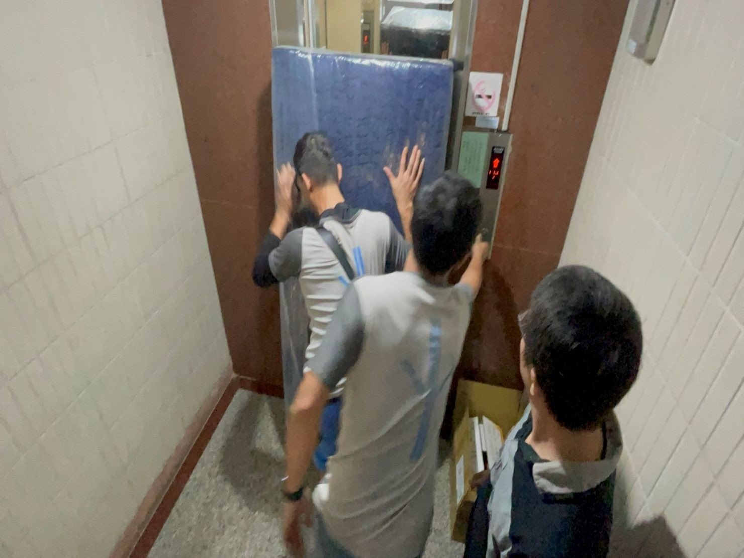 搬家公司推薦、新北搬家推薦【榮福搬家公司】南港搬家、精搬魚缸、桃園搬家公司推薦、台北搬家公司推薦、廢棄家具處理、廢棄家具清運、家庭廢棄物清運、清運、搬家、家具垃圾清運、搬家具、冰箱搬運、基隆搬家、搬洗衣機、搬家電、床墊搬運、搬保險櫃、搬金庫、搬公司行號、跨縣市搬家、搬沙發、家庭搬家、搬家首選、搬鋼琴、搬工、搬運、搬家紙箱,針對顧客都秉持以用心實在專業搬家技巧,搬家實在用心值得您的信賴與選擇。歡迎來電咨詢02-2651-2727,榮福搬家有專員立即為您服務。 搬家公司推薦、新北搬家推薦【榮福搬家公司】南港搬家、精搬魚缸、桃園搬家公司推薦、台北搬家公司推薦、廢棄家具處理、廢棄家具清運、家庭廢棄物清運、清運、搬家、家具垃圾清運、搬家具、冰箱搬運、基隆搬家、搬洗衣機、搬家電、床墊搬運、搬保險櫃、搬金庫、搬公司行號、跨縣市搬家、搬沙發、家庭搬家、搬家首選、搬鋼琴、搬工、搬運、搬家紙箱,針對顧客都秉持以用心實在專業搬家技巧,搬家實在用心值得您的信賴與選擇。歡迎來電咨詢02-2651-2727,榮福搬家有專員立即為您服務。