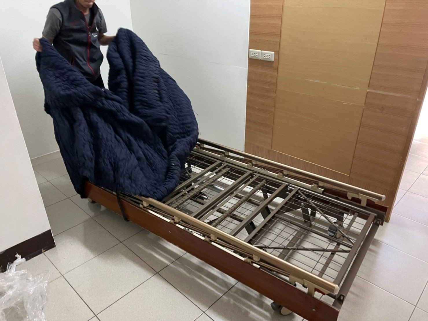 搬電動醫療床、搬重物【榮福搬家公司】石墩搬運、搬醫療床、搬電動床、搬石頭桌椅、搬雷射雕刻切割機、大型機台設備搬運、搬洗衣機、搬披薩窯、精搬金庫、搬保險櫃、精搬魚缸、精搬鋼琴、跨縣市搬家、搬工計時、人力搬運、搬運、床墊搬運、冰箱搬運、搬家具、單件家具運送、單一物件搬運、搬家首選、吊掛搬運、吊家具搬運、特殊重物搬運、專搬重物、新北搬家公司推薦、家庭搬家、搬家公司、基隆搬家、南港搬家、桃園搬家公司、台北搬家公司推薦:大台北搬家,精緻包裝搬運「細膩包裝、專業搬運、用心服務、以客為尊」是榮福搬家公司的宗旨與精神。歡迎立即來電02-2651-2727專人服務。 搬電動醫療床、搬重物【榮福搬家公司】石墩搬運、搬醫療床、搬電動床、搬石頭桌椅、搬雷射雕刻切割機、大型機台設備搬運、搬洗衣機、搬披薩窯、精搬金庫、搬保險櫃、精搬魚缸、精搬鋼琴、跨縣市搬家、搬工計時、人力搬運、搬運、床墊搬運、冰箱搬運、搬家具、單件家具運送、單一物件搬運、搬家首選、吊掛搬運、吊家具搬運、特殊重物搬運、專搬重物、新北搬家公司推薦、家庭搬家、搬家公司、基隆搬家、南港搬家、桃園搬家公司、台北搬家公司推薦:大台北搬家,精緻包裝搬運「細膩包裝、專業搬運、用心服務、以客為尊」是榮福搬家公司的宗旨與精神。歡迎立即來電02-2651-2727專人服務。