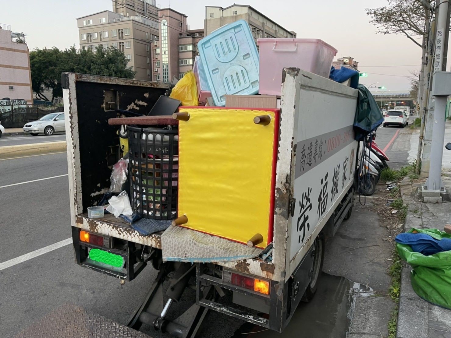 搬家公司推薦、新北搬家推薦【榮福搬家公司】南港搬家、桃園搬家公司推薦、台北搬家公司推薦、廢棄家具處理、廢棄家具清運、家庭廢棄物清運、清運、搬家、家具垃圾清運、垃圾廢棄處理、垃圾廢棄清運、搬家具、大型家具搬運、冰箱搬運、基隆搬家、搬家電、床墊搬運、搬公司行號、跨縣市搬家、家庭搬家、搬鋼琴、搬工、搬運、搬家紙箱,針對顧客都秉持以用心實在專業搬家技巧,搬家實在用心值得您的信賴與選擇。歡迎來電咨詢02-2651-2727,榮福搬家有專員立即為您服務。 搬家公司推薦、新北搬家推薦【榮福搬家公司】南港搬家、桃園搬家公司推薦、台北搬家公司推薦、廢棄家具處理、廢棄家具清運、家庭廢棄物清運、清運、搬家、家具垃圾清運、垃圾廢棄處理、垃圾廢棄清運、搬家具、大型家具搬運、冰箱搬運、基隆搬家、搬家電、床墊搬運、搬公司行號、跨縣市搬家、家庭搬家、搬鋼琴、搬工、搬運、搬家紙箱,針對顧客都秉持以用心實在專業搬家技巧,搬家實在用心值得您的信賴與選擇。歡迎來電咨詢02-2651-2727,榮福搬家有專員立即為您服務。