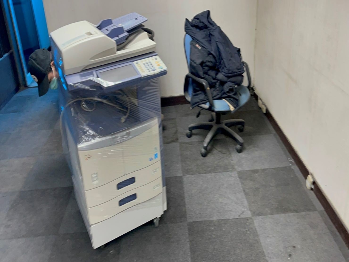 搬金庫、重物搬運【榮福搬家公司】石墩搬運、搬石椅、搬石頭桌、搬洗衣機、搬披薩窯、精搬金庫、搬保險櫃、精搬魚缸、精搬鋼琴、跨縣市搬家、搬工派遣、搬運、床墊搬運、冰箱搬運、大型家具搬運、單件家具運送、單一物件搬運、搬家首選、吊掛搬運、吊家具搬運、特殊重物搬運、專搬重物、新北搬家推薦、搬家公司、基隆搬家、南港搬家、桃園搬家公司、台北搬家公司推薦:大台北搬家,精緻包裝搬運「細膩包裝、專業搬運、用心服務、以客為尊」是榮福搬家公司的宗旨與精神。歡迎立即來電02-2651-2727專人服務。 搬金庫、重物搬運【榮福搬家公司】石墩搬運、搬石椅、搬石頭桌、搬洗衣機、搬披薩窯、精搬金庫、搬保險櫃、精搬魚缸、精搬鋼琴、跨縣市搬家、搬工派遣、搬運、床墊搬運、冰箱搬運、大型家具搬運、單件家具運送、單一物件搬運、搬家首選、吊掛搬運、吊家具搬運、特殊重物搬運、專搬重物、新北搬家推薦、搬家公司、基隆搬家、南港搬家、桃園搬家公司、台北搬家公司推薦:大台北搬家,精緻包裝搬運「細膩包裝、專業搬運、用心服務、以客為尊」是榮福搬家公司的宗旨與精神。歡迎立即來電02-2651-2727專人服務。