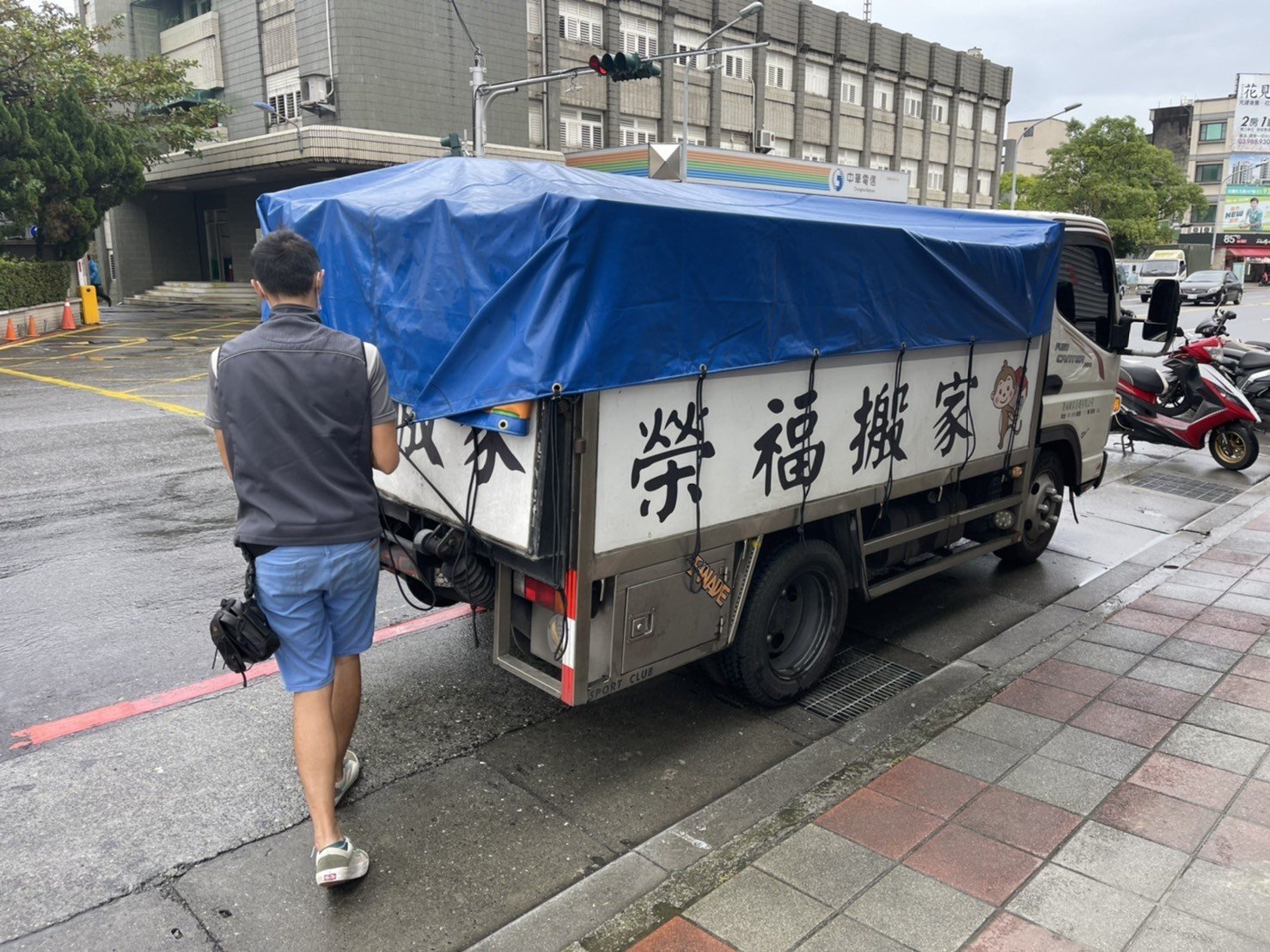 台北搬健身器材、南港搬健身器材、新北搬健身器材、雙北搬健身器材、汐止搬健身器材、中永和搬健身器材、板橋搬健身器材、五股搬健身器材、基隆搬健身器材、桃園搬健身器材、專業健身器材搬運推薦【榮福搬家公司】各項運動器材、運動器材設備搬運、搬居家跑步機、搬滑步機、搬橢圓機、搬跑步機、搬深蹲架、搬種訓架、各式居家搬運動設備、重量深蹲架、健身房運動器材搬運【榮福搬家】具各項搬運設備及搬運動器材知識與技巧,也有各項物件拆裝的專門技能,破百公斤的設備器材、「專業搬運、用心服務、以客為尊」是榮福搬家公司的宗旨與精神。歡迎立即來電02-2651-2727專人服務。 台北搬健身器材、南港搬健身器材、新北搬健身器材、雙北搬健身器材、汐止搬健身器材、中永和搬健身器材、板橋搬健身器材、五股搬健身器材、基隆搬健身器材、桃園搬健身器材、專業健身器材搬運推薦【榮福搬家公司】各項運動器材、運動器材設備搬運、搬居家跑步機、搬滑步機、搬橢圓機、搬跑步機、搬深蹲架、搬種訓架、各式居家搬運動設備、重量深蹲架、健身房運動器材搬運【榮福搬家】具各項搬運設備及搬運動器材知識與技巧,也有各項物件拆裝的專門技能,破百公斤的設備器材、「專業搬運、用心服務、以客為尊」是榮福搬家公司的宗旨與精神。歡迎立即來電02-2651-2727專人服務。