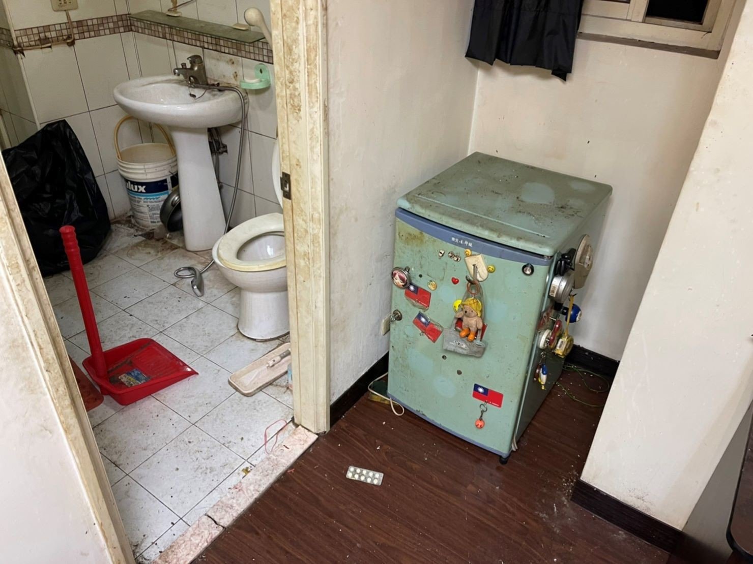 新北市垃圾清運、台北垃圾清運、不要的家具怎麼辦、搬家公司推薦、新北搬家推薦【榮福搬家公司】南港搬家、桃園搬家公司推薦、桃園大型垃圾、台北搬家公司推薦、搬垃圾處理、家庭廢棄物清運、廢棄物處理、搬運廢棄物、家具垃圾處理、清運、搬家具、冰箱搬運、基隆搬家、大型家電回收清運、床墊搬運、搬衣櫃、大型家具丟棄、搬公司行號、家庭垃圾清運公司、清垃圾、廢棄家具處理、廢棄家具清運、搬家車,針對顧客都秉持以用心實在專業搬家技巧,搬家實在用心值得您的信賴與選擇。歡迎來電咨詢02-2651-2727,榮福搬家有專員立即為您服務。 新北市垃圾清運、台北垃圾清運、不要的家具怎麼辦、搬家公司推薦、新北搬家推薦【榮福搬家公司】南港搬家、桃園搬家公司推薦、桃園大型垃圾、台北搬家公司推薦、搬垃圾處理、家庭廢棄物清運、廢棄物處理、搬運廢棄物、家具垃圾處理、清運、搬家具、冰箱搬運、基隆搬家、大型家電回收清運、床墊搬運、搬衣櫃、大型家具丟棄、搬公司行號、家庭垃圾清運公司、清垃圾、廢棄家具處理、廢棄家具清運、搬家車,針對顧客都秉持以用心實在專業搬家技巧,搬家實在用心值得您的信賴與選擇。歡迎來電咨詢02-2651-2727,榮福搬家有專員立即為您服務。
