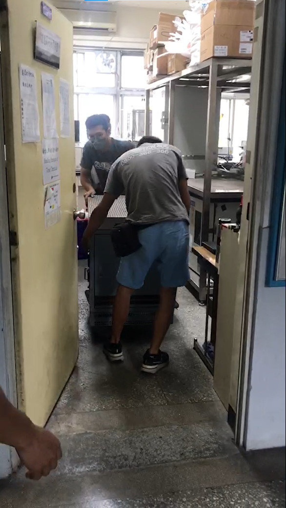 特殊搬運、搬重物【榮福搬家】醫療器材、醫療設備搬運、實驗室器材搬運、實業室高溫加熱器、科技大學社團設備移動、搬運搬單一物件、南港搬家、桃園搬家公司推薦、新北搬家公司推薦、可配合校園室內移動、生技科學儀器搬運、海關箱待拆、醫療儀器專業搬運、公司行號搬、專搬重物、搬工服務、人力搬運,針對顧客都秉持以用心實在專業搬家技巧,搬家實在用心值得您的信賴與選擇。歡迎來電咨詢02-2651-2727,榮福搬家有專員立即為您服務。 特殊搬運、搬重物【榮福搬家】醫療器材、醫療設備搬運、實驗室器材搬運、實業室高溫加熱器、科技大學社團設備移動、搬運搬單一物件、南港搬家、桃園搬家公司推薦、新北搬家公司推薦、可配合校園室內移動、生技科學儀器搬運、海關箱待拆、醫療儀器專業搬運、公司行號搬、專搬重物、搬工服務、人力搬運,針對顧客都秉持以用心實在專業搬家技巧,搬家實在用心值得您的信賴與選擇。歡迎來電咨詢02-2651-2727,榮福搬家有專員立即為您服務。