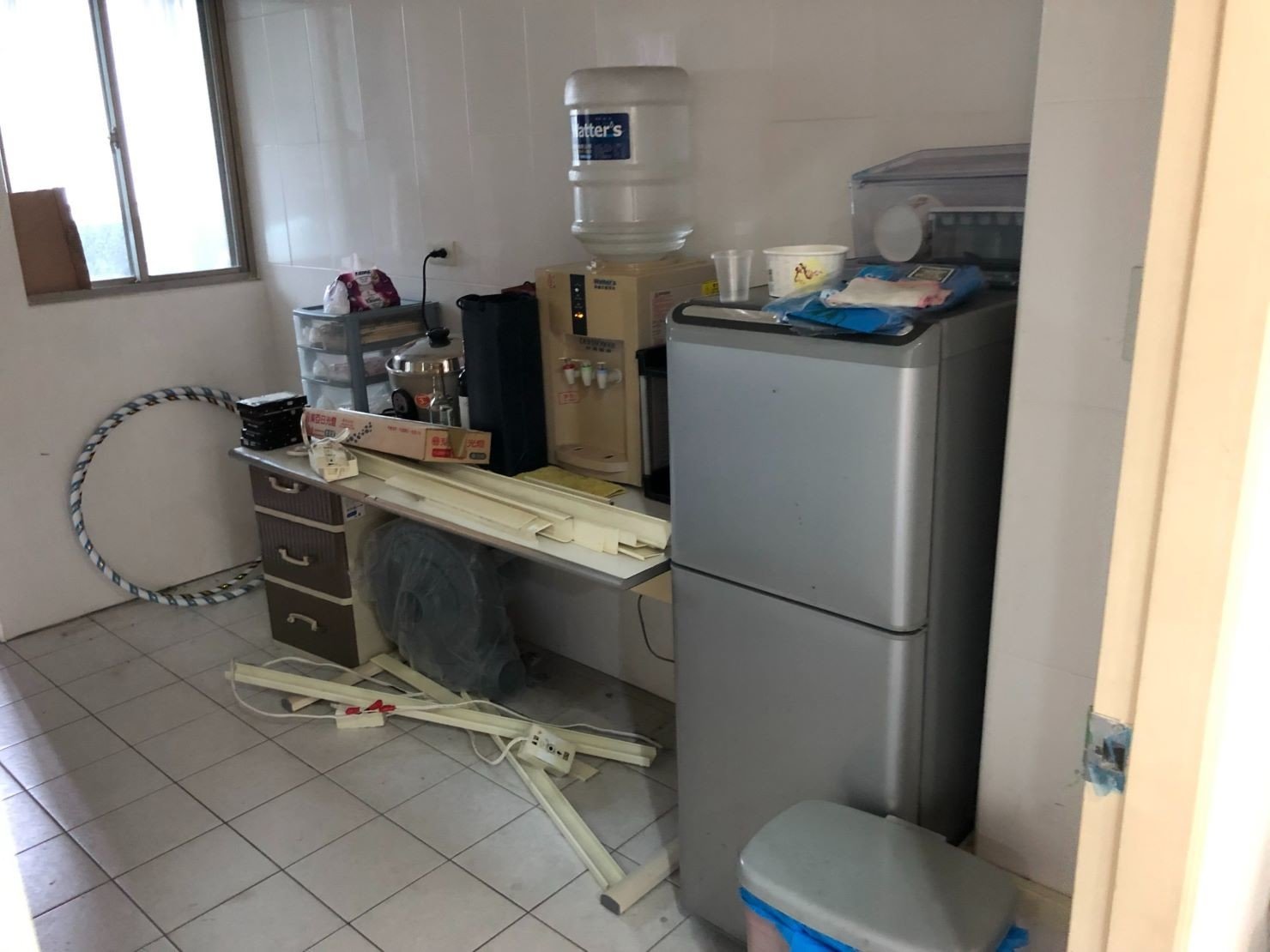 台北搬家公司【榮福搬家】搬家給您最優質、最安全的搬遷服務:清潔整理廚房內雜物打包及冰箱內食材、飲水機等。 台北搬家公司【榮福搬家】搬家給您最優質、最安全的搬遷服務:清潔整理廚房內雜物打包及冰箱內食材、飲水機等。