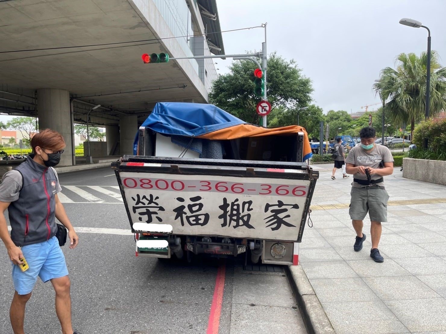 廠房遷移、搬重物【榮福搬家公司】公司行號搬遷、搬玻璃、搬石椅、搬石頭桌、搬披薩窯、精搬金庫、搬保險櫃、精搬魚缸、精搬鋼琴、搬醫療床、大型健身器材搬運、大型廚具設備搬運、各式各樣機台搬運、跨縣市搬家、搬工計時、人力搬運、搬運、搬床墊、營業用冰箱搬運、大型家具運送、重物搬運首選、吊掛搬運、吊家具搬運、特殊重物搬運、專搬重物、重物搬運器、手動油壓拖板車、新北搬家推薦、搬家公司、基隆搬家、南港搬家、桃園搬家公司、台北搬家公司推薦:大台北搬家,精緻包裝搬運「細膩包裝、專業搬運、用心服務、以客為尊」是榮福搬家公司的宗旨與精神。歡迎立即來電02-2651-2727專人服務。 廠房遷移、搬重物【榮福搬家公司】公司行號搬遷、搬玻璃、搬石椅、搬石頭桌、搬披薩窯、精搬金庫、搬保險櫃、精搬魚缸、精搬鋼琴、搬醫療床、大型健身器材搬運、大型廚具設備搬運、各式各樣機台搬運、跨縣市搬家、搬工計時、人力搬運、搬運、搬床墊、營業用冰箱搬運、大型家具運送、重物搬運首選、吊掛搬運、吊家具搬運、特殊重物搬運、專搬重物、重物搬運器、手動油壓拖板車、新北搬家推薦、搬家公司、基隆搬家、南港搬家、桃園搬家公司、台北搬家公司推薦:大台北搬家,精緻包裝搬運「細膩包裝、專業搬運、用心服務、以客為尊」是榮福搬家公司的宗旨與精神。歡迎立即來電02-2651-2727專人服務。