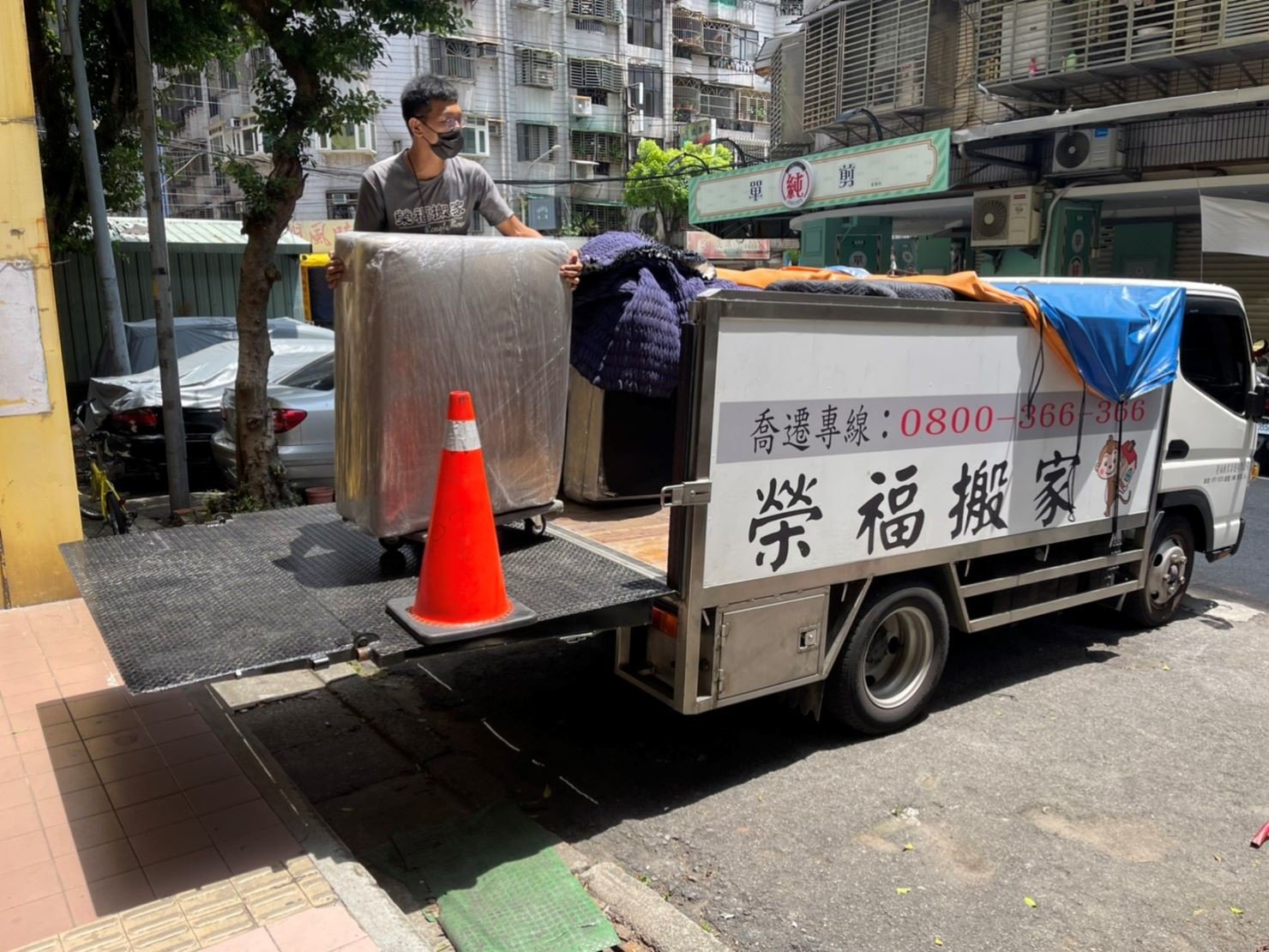 搬家公司推薦、新北搬家推薦【榮福搬家公司】南港搬家、桃園搬家公司推薦、台北搬家公司推薦、搬家具、冰箱搬運、基隆搬家、搬家電、床墊搬運、倉儲搬運、沙發搬運、搬茶几、床組拆裝、衣櫃拆裝、衣櫃搬運、洗衣機搬運、搬運餐桌、搬按摩椅、單件家具運送、跨縣市搬家、吊車搬家、吊車搬運、吊掛家具搬運、無痛搬家、大型家具搬運、家庭搬家、搬鋼琴、搬工計時、搬工服務、人力搬運、搬運、搬家紙箱,針對顧客都秉持以用心實在專業搬家技巧,搬家實在用心值得您的信賴與選擇。歡迎來電咨詢02-2651-2727,榮福搬家有專員立即為您服務。 搬家公司推薦、新北搬家推薦【榮福搬家公司】南港搬家、桃園搬家公司推薦、台北搬家公司推薦、搬家具、冰箱搬運、基隆搬家、搬家電、床墊搬運、倉儲搬運、沙發搬運、搬茶几、床組拆裝、衣櫃拆裝、衣櫃搬運、洗衣機搬運、搬運餐桌、搬按摩椅、單件家具運送、跨縣市搬家、吊車搬家、吊車搬運、吊掛家具搬運、無痛搬家、大型家具搬運、家庭搬家、搬鋼琴、搬工計時、搬工服務、人力搬運、搬運、搬家紙箱,針對顧客都秉持以用心實在專業搬家技巧,搬家實在用心值得您的信賴與選擇。歡迎來電咨詢02-2651-2727,榮福搬家有專員立即為您服務。