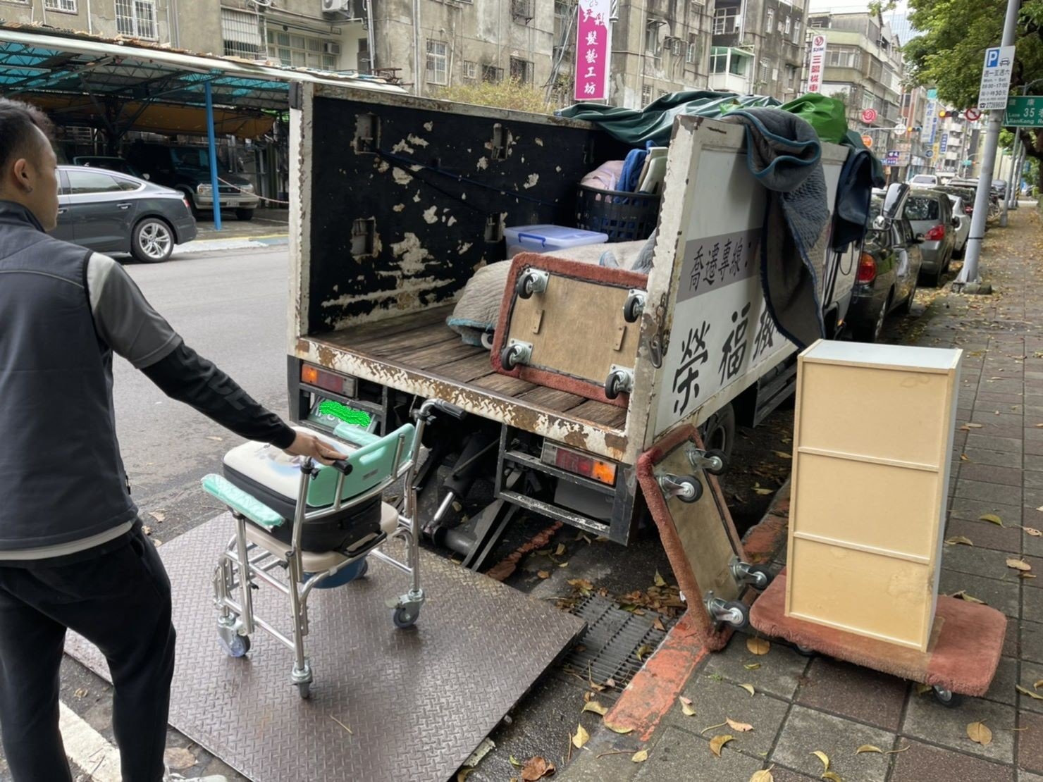 搬家公司推薦、新北搬家推薦【榮福搬家公司】南港搬家、桃園搬家公司推薦、台北搬家公司推薦、單件家具運送、搬醫療床、搬家具、冰箱搬運、基隆搬家、搬大型家電、床墊搬運、搬公司行號、家庭搬家、重物搬運、電動床搬運、搬鋼琴、醫療電動床搬運、搬工計時、搬運、人工搬運、大型家具搬運、家具拆裝、跨縣市搬家、搬家估價,針對顧客都秉持以用心實在專業搬家技巧,搬家實在用心值得您的信賴與選擇。歡迎來電咨詢02-2651-2727,榮福搬家有專員立即為您服務。 搬家公司推薦、新北搬家推薦【榮福搬家公司】南港搬家、桃園搬家公司推薦、台北搬家公司推薦、單件家具運送、搬醫療床、搬家具、冰箱搬運、基隆搬家、搬大型家電、床墊搬運、搬公司行號、家庭搬家、重物搬運、電動床搬運、搬鋼琴、醫療電動床搬運、搬工計時、搬運、人工搬運、大型家具搬運、家具拆裝、跨縣市搬家、搬家估價,針對顧客都秉持以用心實在專業搬家技巧,搬家實在用心值得您的信賴與選擇。歡迎來電咨詢02-2651-2727,榮福搬家有專員立即為您服務。
