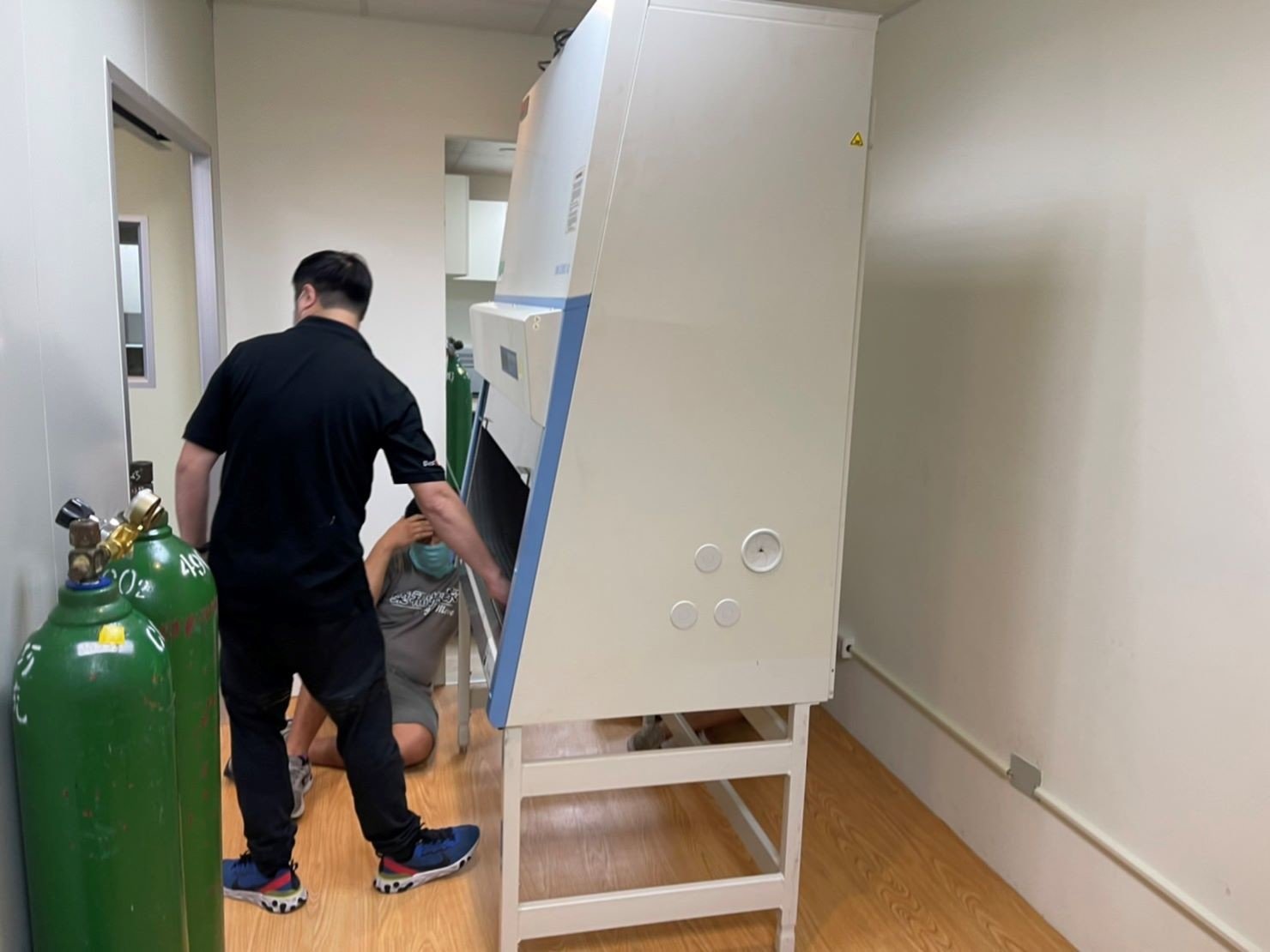 特殊重物搬運、專搬重物、特殊搬運、搬生醫設備【榮福搬家公司】跨縣市搬家、搬工計時、人工搬運、搬直立式冷凍櫃、搬超低溫冰箱、負86度超低溫冰箱搬運、營業用冰箱搬運、搬機械設備、各式機台搬運、精密儀器、臥室工作檯冰箱、實驗室設備、廚房大型設備搬運、搬營業用製冰機、廠房遷移、店面搬遷,實驗室搬遷、搬家首選、吊車吊掛搬運、吊家具搬運、台北搬家公司推薦:大台北搬家,精緻包裝搬運「細膩包裝、專業搬運、用心服務、以客為尊」是榮福搬家公司的宗旨與精神。歡迎立即來電02-2651-2727專人服務。 特殊重物搬運、專搬重物、特殊搬運、搬生醫設備【榮福搬家公司】跨縣市搬家、搬工計時、人工搬運、搬直立式冷凍櫃、搬超低溫冰箱、負86度超低溫冰箱搬運、營業用冰箱搬運、搬機械設備、各式機台搬運、精密儀器、臥室工作檯冰箱、實驗室設備、廚房大型設備搬運、搬營業用製冰機、廠房遷移、店面搬遷,實驗室搬遷、搬家首選、吊車吊掛搬運、吊家具搬運、台北搬家公司推薦:大台北搬家,精緻包裝搬運「細膩包裝、專業搬運、用心服務、以客為尊」是榮福搬家公司的宗旨與精神。歡迎立即來電02-2651-2727專人服務。