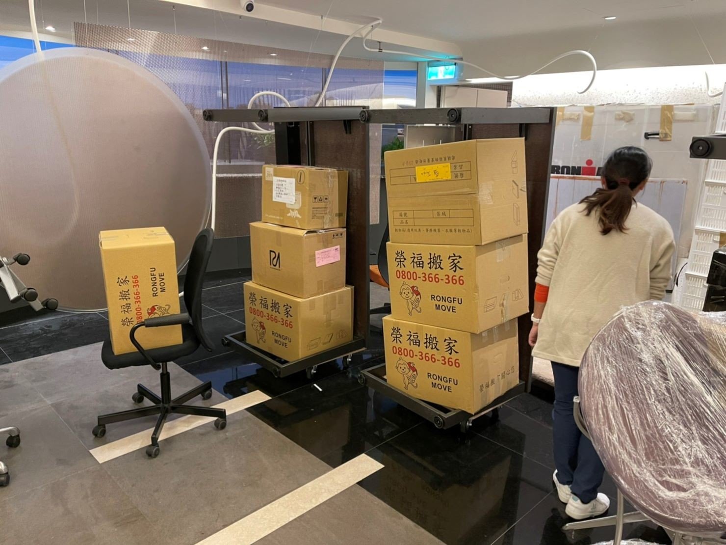 搬家公司推薦、台北搬家推薦【榮福搬家公司】南港搬家、桃園搬家公司推薦、新北搬家公司推薦、企業搬運服務、搬公司行號、廠房遷移、屏風拆裝、公司行號搬遷、政府機關搬遷、百貨專櫃遷移、學校單位搬遷、雜貨店搬遷、精緻包裝、家庭搬家、搬鋼琴、搬工、搬家公司紙箱、黃色膠帶、搬家估價、基隆搬家、家具拆裝、搬家具,針對顧客都秉持以用心實在專業搬家技巧,搬家實在用心值得您的信賴與選擇。歡迎來電咨詢02-2651-2727,榮福搬家有專員立即為您服務。 搬家公司推薦、台北搬家推薦【榮福搬家公司】南港搬家、桃園搬家公司推薦、新北搬家公司推薦、企業搬運服務、搬公司行號、廠房遷移、屏風拆裝、公司行號搬遷、政府機關搬遷、百貨專櫃遷移、學校單位搬遷、雜貨店搬遷、精緻包裝、家庭搬家、搬鋼琴、搬工、搬家公司紙箱、黃色膠帶、搬家估價、基隆搬家、家具拆裝、搬家具,針對顧客都秉持以用心實在專業搬家技巧,搬家實在用心值得您的信賴與選擇。歡迎來電咨詢02-2651-2727,榮福搬家有專員立即為您服務。
