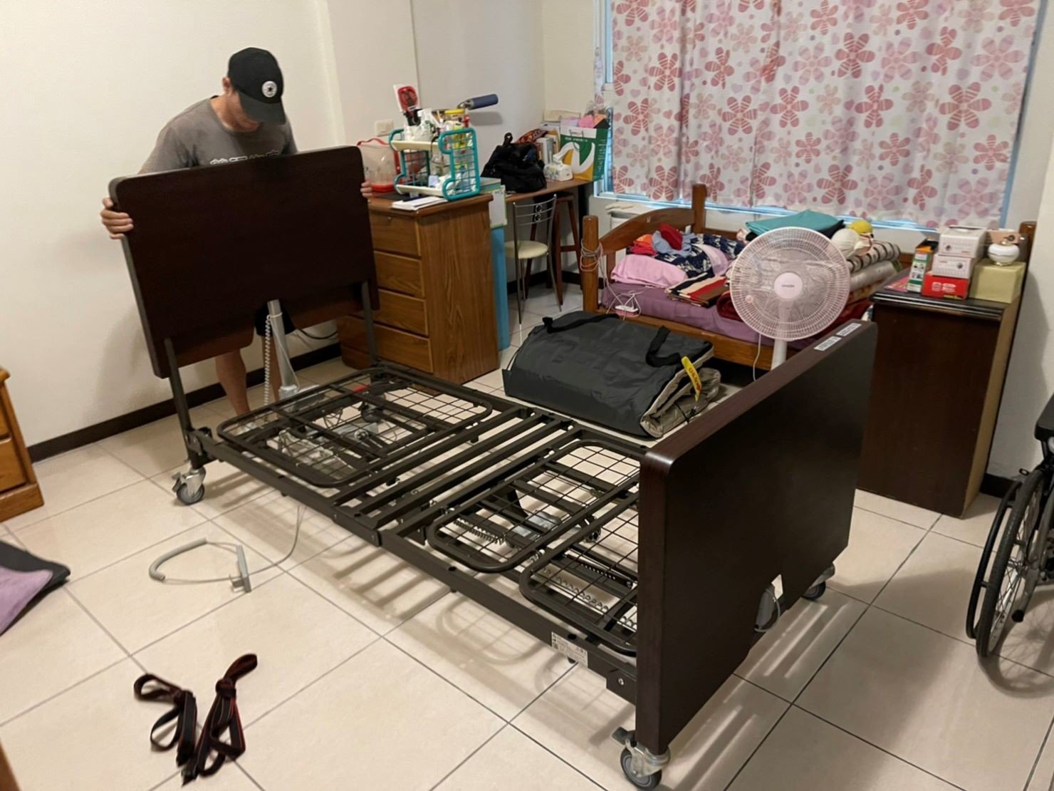 單件重物搬運、搬醫療床、搬重物【榮福搬家公司】搬電動床、搬醫療電動床、居家照護電動床搬運、搬大理石桌、搬實木家具、雕刻藝術品搬運、搬按摩椅、搬水晶洞、搬洗衣機、搬披薩窯、精搬金庫、搬保險櫃、精搬魚缸、精搬鋼琴、跨縣市搬家、同棟不同樓層搬運、搬工計時、人力搬運、搬運、搬床墊、搬queen size床、搬冰箱、搬家具、單件家具運送、家具搬運費用、家具拆裝、搬家首選、吊掛搬運、吊家具搬運、特殊重物搬運、專搬重物、新北搬家推薦、搬家公司、基隆搬家、南港搬家、桃園搬家公司、台北搬家公司推薦:大台北搬家,精緻包裝搬運「細膩包裝、專業搬運、用心服務、以客為尊」是榮福搬家公司的宗旨與精神。歡迎立即來電02-2651-2727專人服務。 單件重物搬運、搬醫療床、搬重物【榮福搬家公司】搬電動床、搬醫療電動床、居家照護電動床搬運、搬大理石桌、搬實木家具、雕刻藝術品搬運、搬按摩椅、搬水晶洞、搬洗衣機、搬披薩窯、精搬金庫、搬保險櫃、精搬魚缸、精搬鋼琴、跨縣市搬家、同棟不同樓層搬運、搬工計時、人力搬運、搬運、搬床墊、搬queen size床、搬冰箱、搬家具、單件家具運送、家具搬運費用、家具拆裝、搬家首選、吊掛搬運、吊家具搬運、特殊重物搬運、專搬重物、新北搬家推薦、搬家公司、基隆搬家、南港搬家、桃園搬家公司、台北搬家公司推薦:大台北搬家,精緻包裝搬運「細膩包裝、專業搬運、用心服務、以客為尊」是榮福搬家公司的宗旨與精神。歡迎立即來電02-2651-2727專人服務。