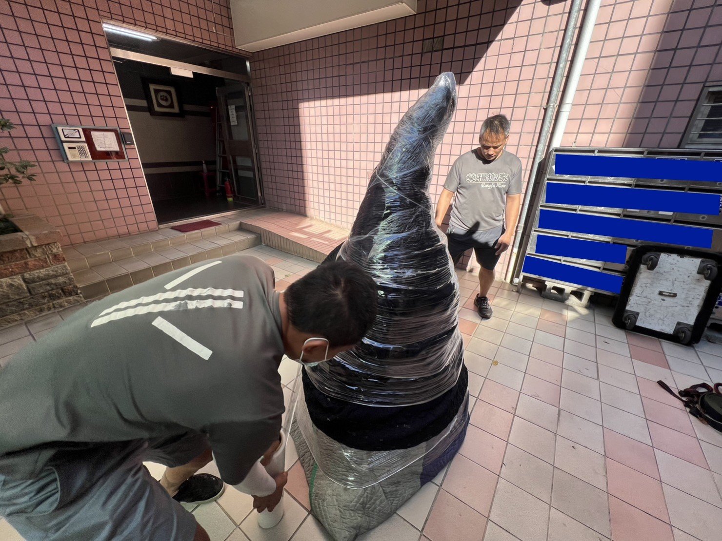 台北搬大型公仔、新北搬大型公仔、南港搬大型公仔、桃園搬大型公仔、宜蘭搬大型公仔,只搬單一特殊重物、搬藝術雕塑、搬木雕藝術品、搬泥雕藝術品、搬銅雕藝術品、搬當代藝術品、大型藝術品搬運、大型藝術品防護包裝、大型藝術品精緻防護包裝、日本當代藝術家藝術品專業搬運、搬公仔藝術品展示玻璃櫃、搬運收藏公仔、一比一大型公仔、搬曼威收藏公仔、大型公仔模型搬運【榮福搬家公司】搬家首選、搬家公司推薦:優質搬家,包裝搬運「細膩包裝、專業搬運、用心服務、以客為尊」是榮福搬家公司的宗旨與精神。歡迎立即來電02-2651-2727專人服務。 台北搬大型公仔、新北搬大型公仔、南港搬大型公仔、桃園搬大型公仔、宜蘭搬大型公仔,只搬單一特殊重物、搬藝術雕塑、搬木雕藝術品、搬泥雕藝術品、搬銅雕藝術品、搬當代藝術品、大型藝術品搬運、大型藝術品防護包裝、大型藝術品精緻防護包裝、日本當代藝術家藝術品專業搬運、搬公仔藝術品展示玻璃櫃、搬運收藏公仔、一比一大型公仔、搬曼威收藏公仔、大型公仔模型搬運【榮福搬家公司】搬家首選、搬家公司推薦:優質搬家,包裝搬運「細膩包裝、專業搬運、用心服務、以客為尊」是榮福搬家公司的宗旨與精神。歡迎立即來電02-2651-2727專人服務。